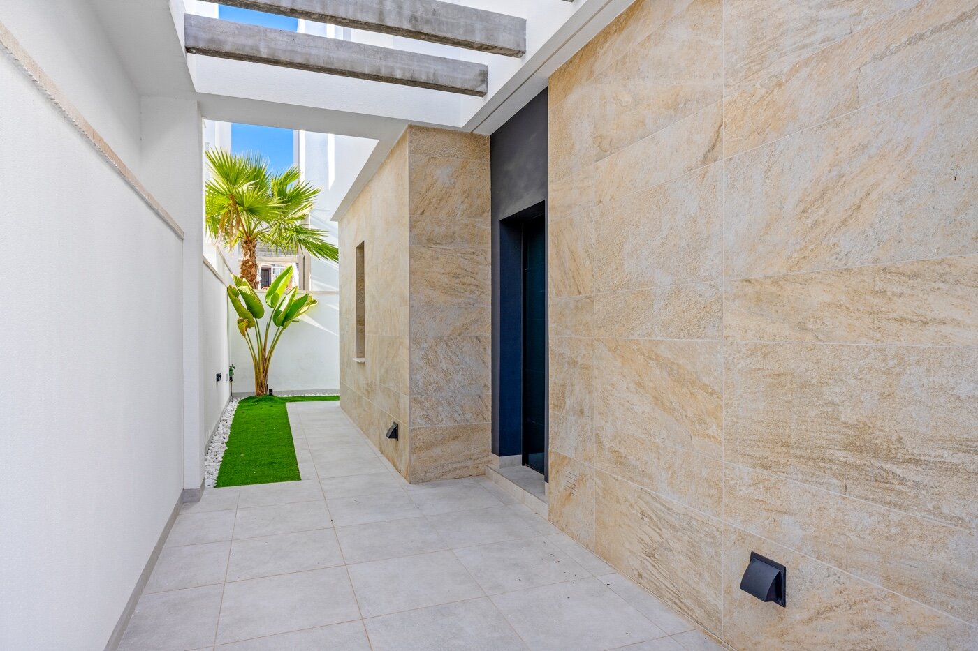 3-Bedroom Villa in Las Filipinas, San Miguel de Salinas - Image 32