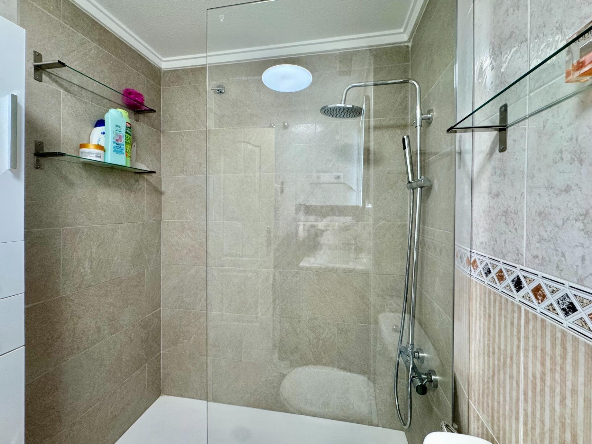 2-Bedroom Apartment in Gaspar Perrelló, Torrevieja - Image 10