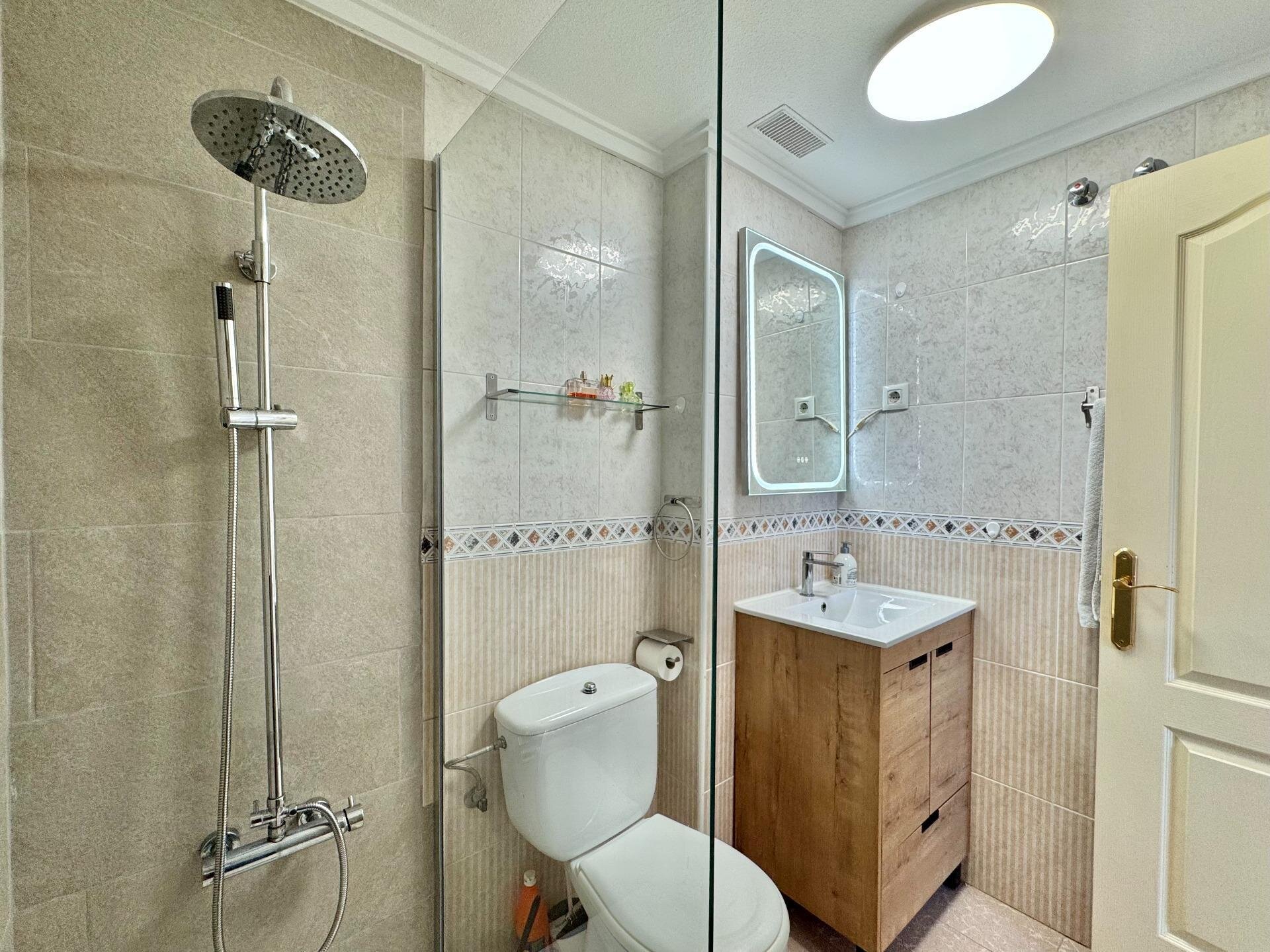 2-Bedroom Apartment in Gaspar Perrelló, Torrevieja - Image 11