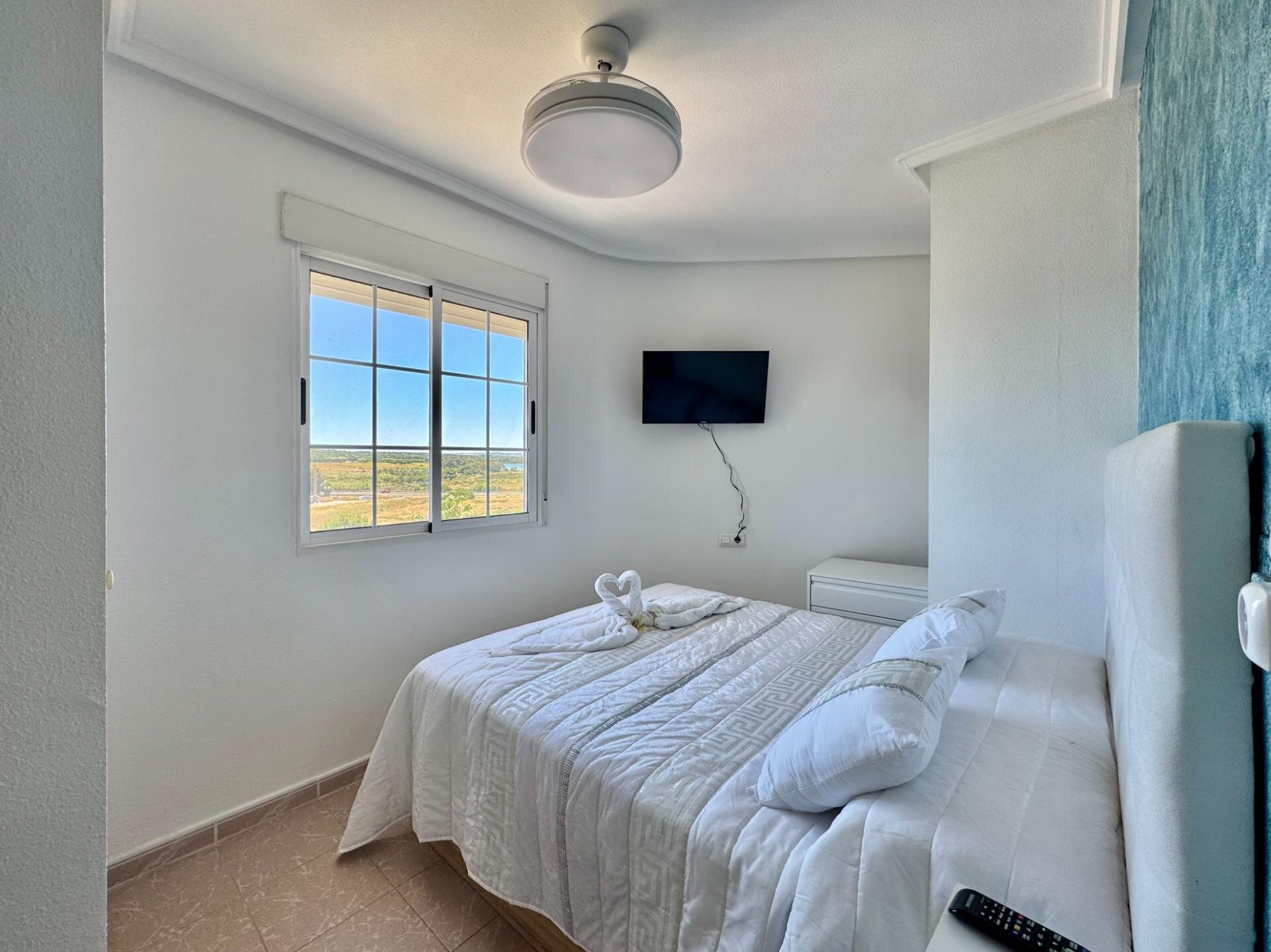 2-Bedroom Apartment in Gaspar Perrelló, Torrevieja - Image 13