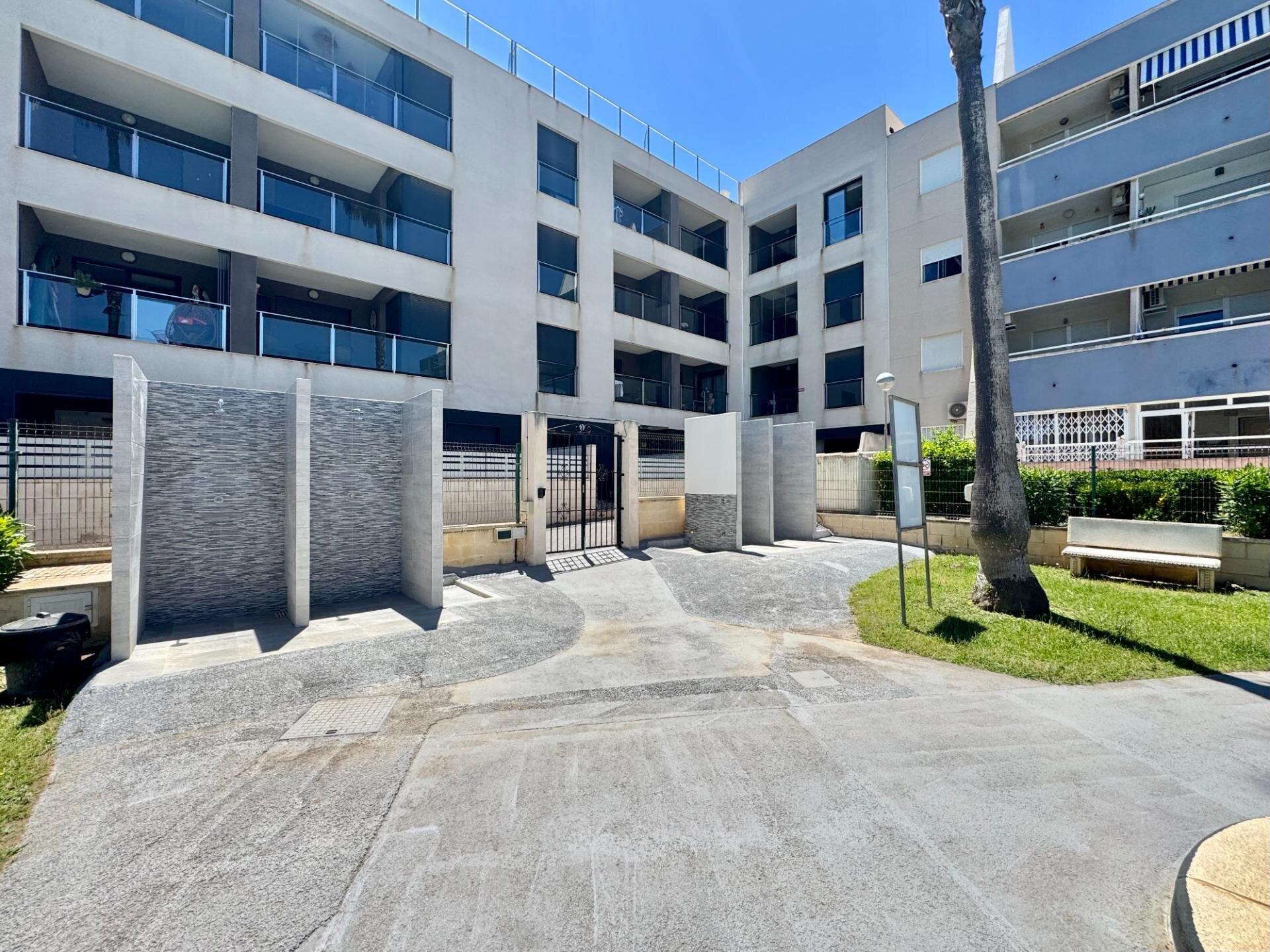 2-Bedroom Apartment in Gaspar Perrelló, Torrevieja - Image 34