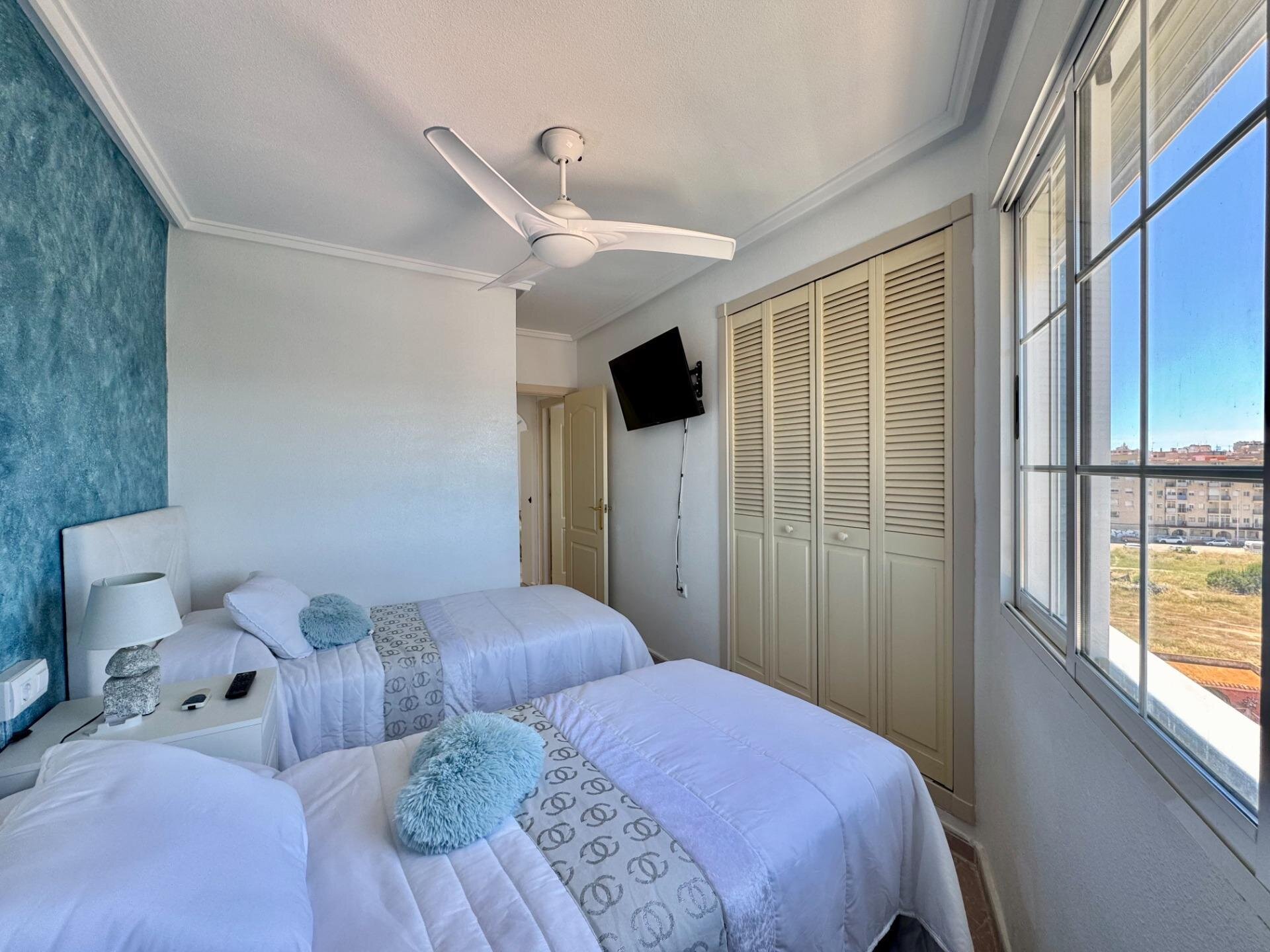 2-Bedroom Apartment in Gaspar Perrelló, Torrevieja - Image 6