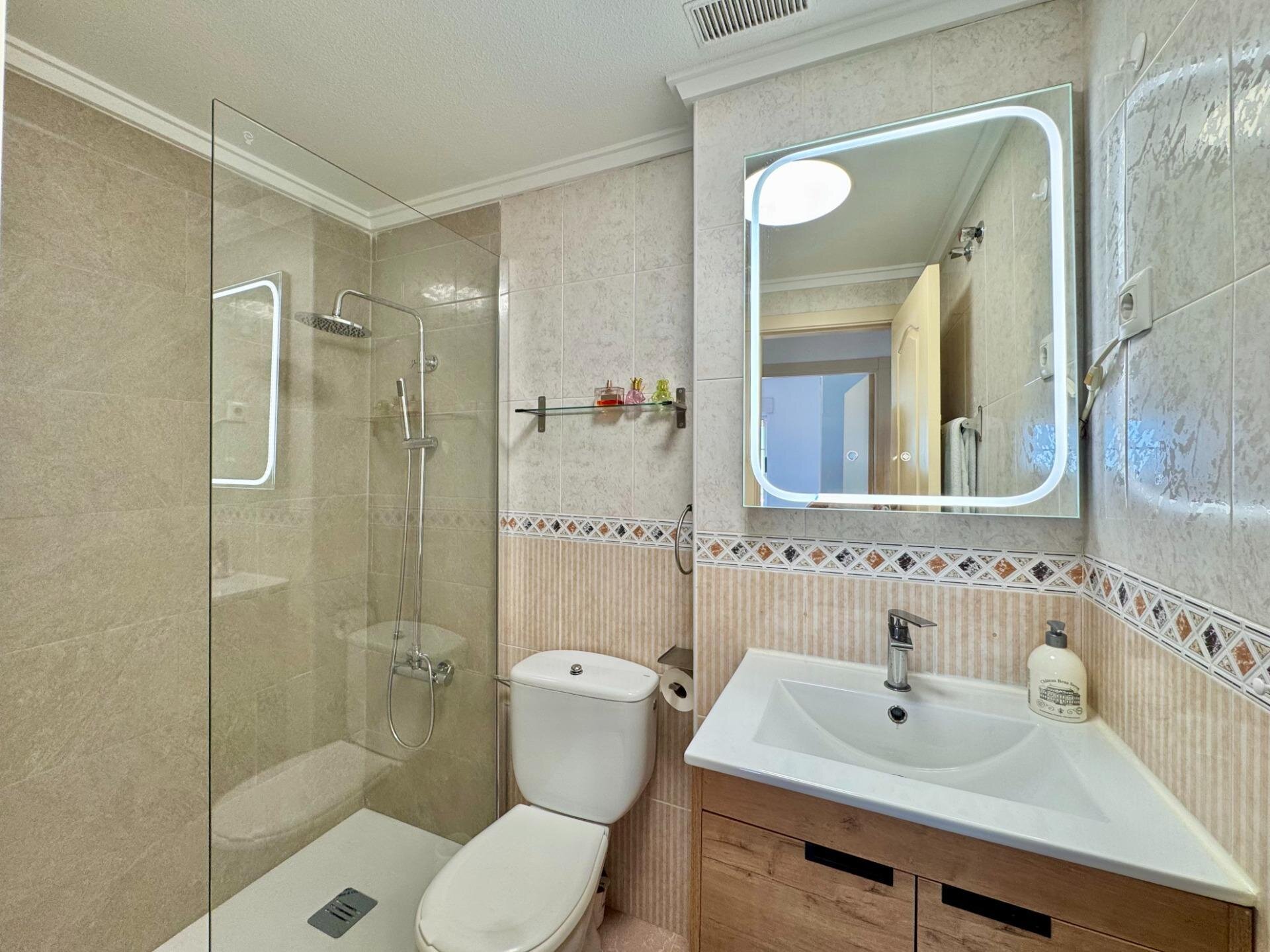 2-Bedroom Apartment in Gaspar Perrelló, Torrevieja - Image 9