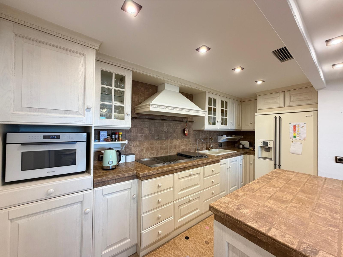 3-Bedroom Penthouse Apartment in Torrevieja | Sunny Casa... - Image 17