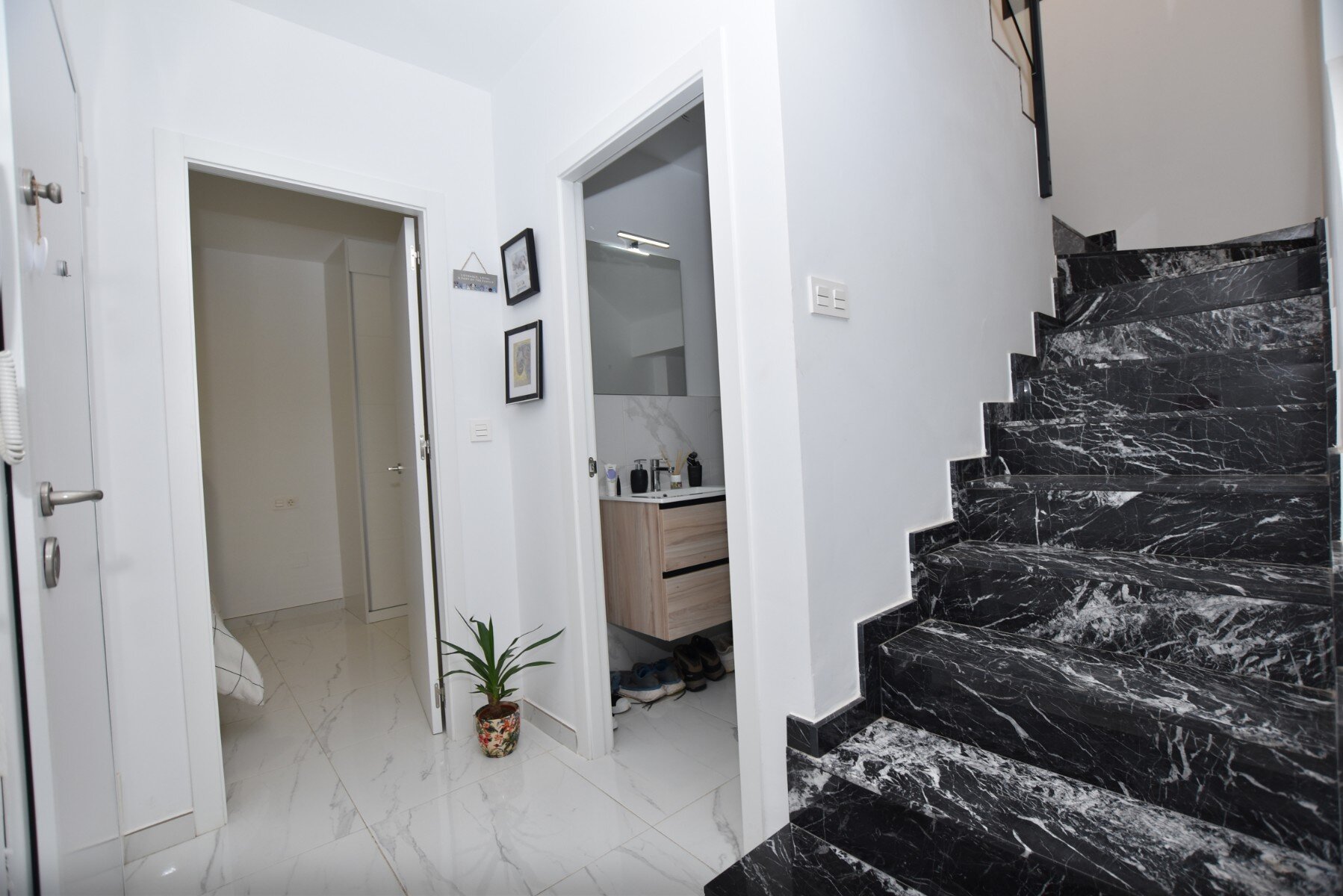 3-Bedroom Villa in Costa Blanca Sur, Los Montesinos - Image 10