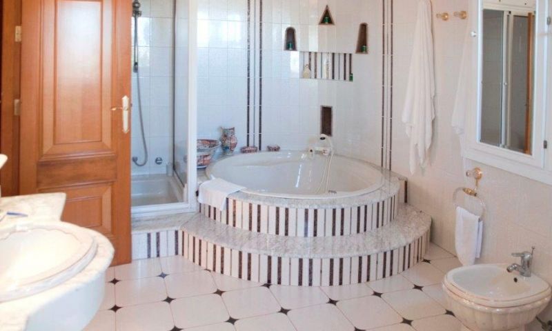 5-Bedroom Villa in Villamartin, Orihuela Costa - Image 13