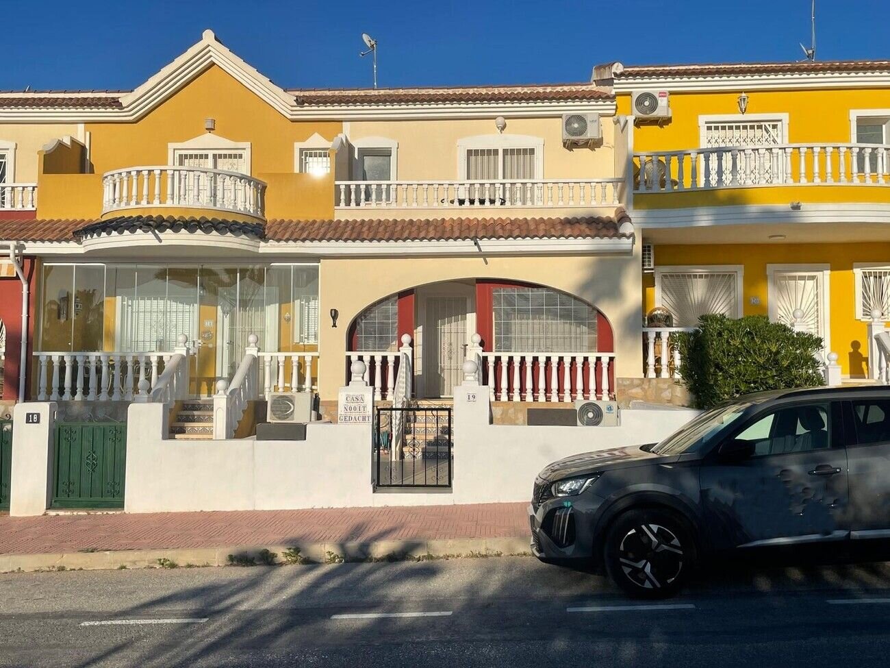 3-Bedroom House in Comunidad Valenciana, Almoradi - Image 1