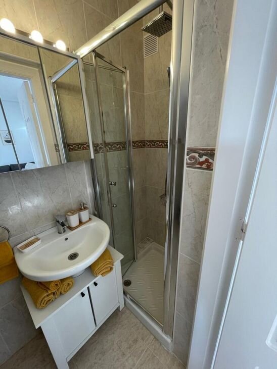 3-Bedroom House in Comunidad Valenciana, Almoradi - Image 11