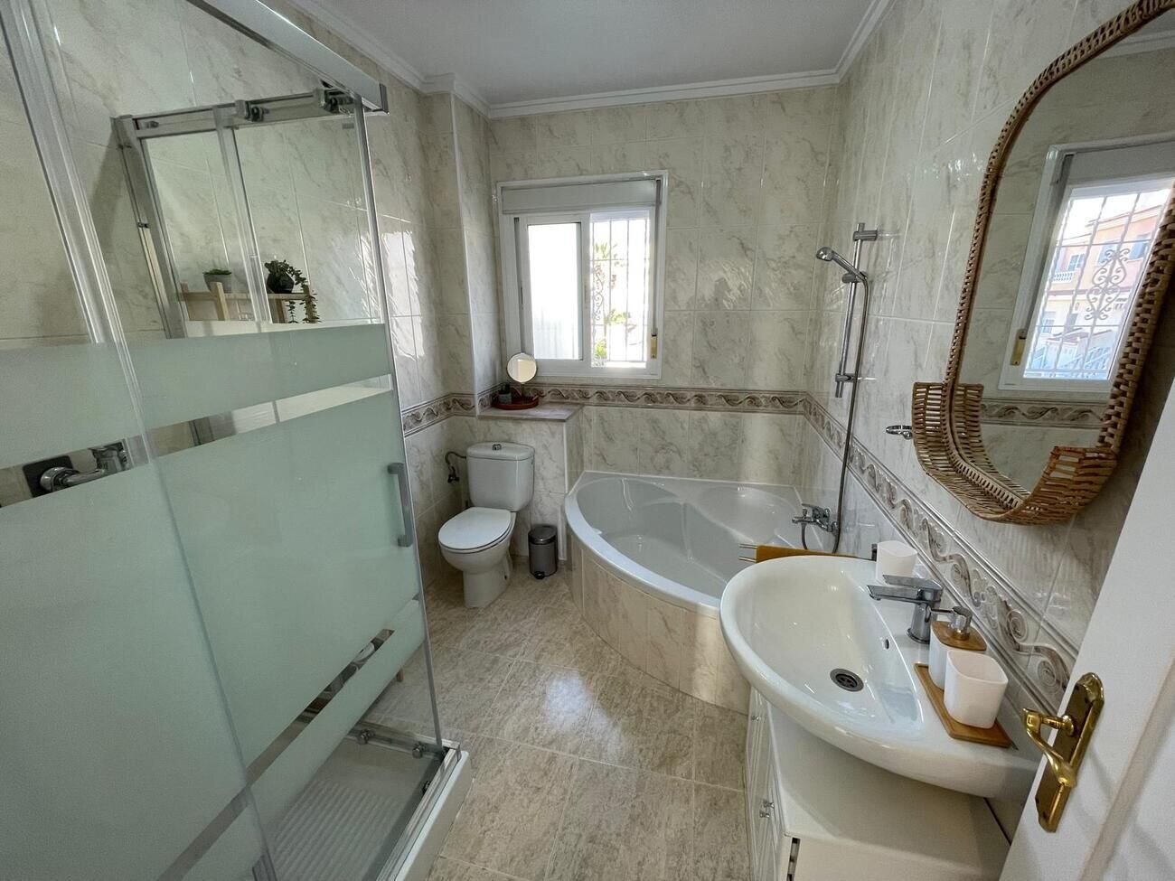 3-Bedroom House in Comunidad Valenciana, Almoradi - Image 14