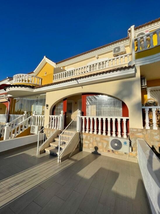 3-Bedroom House in Comunidad Valenciana, Almoradi - Image 2