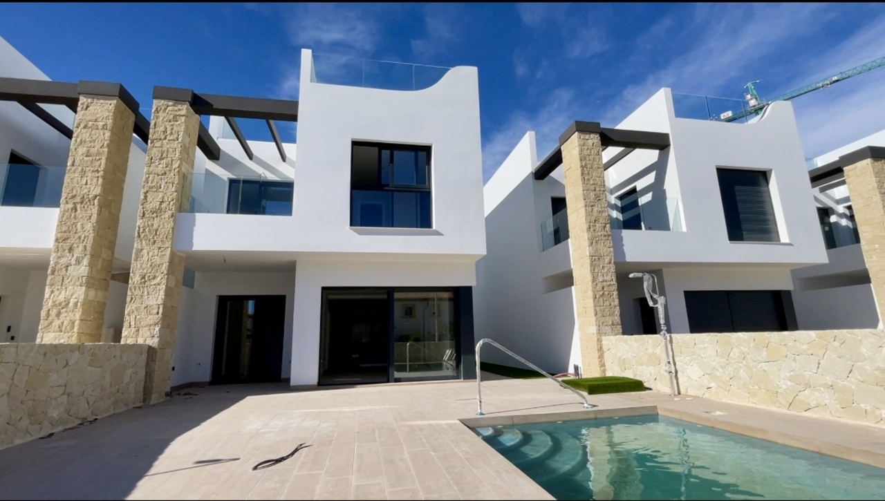 4-Bedroom Apartment in Zona Pueblo, Pilar de la Horadada - Image 2