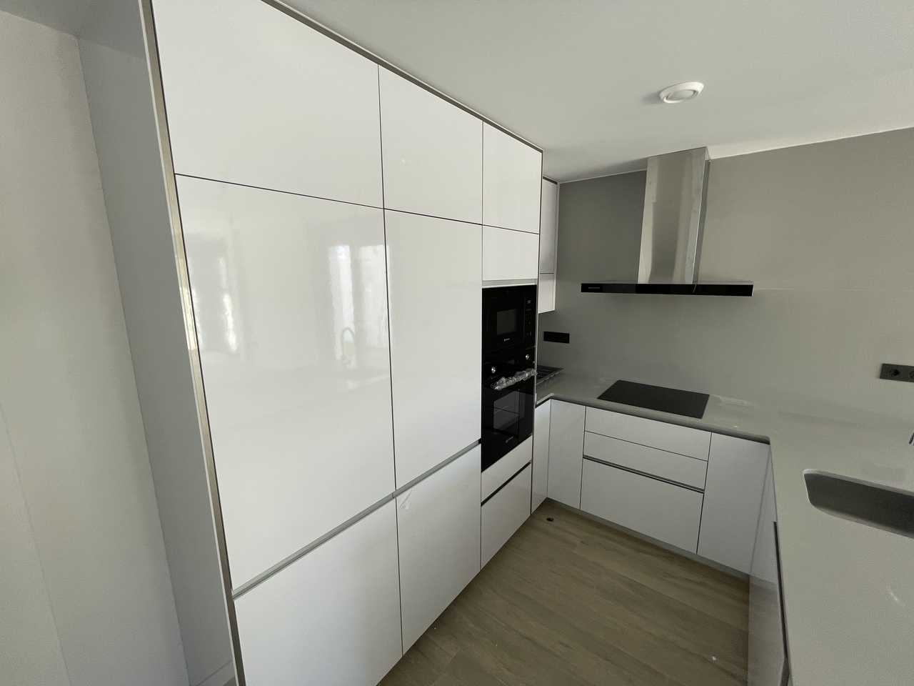 4-Bedroom Apartment in Zona Pueblo, Pilar de la Horadada - Image 3