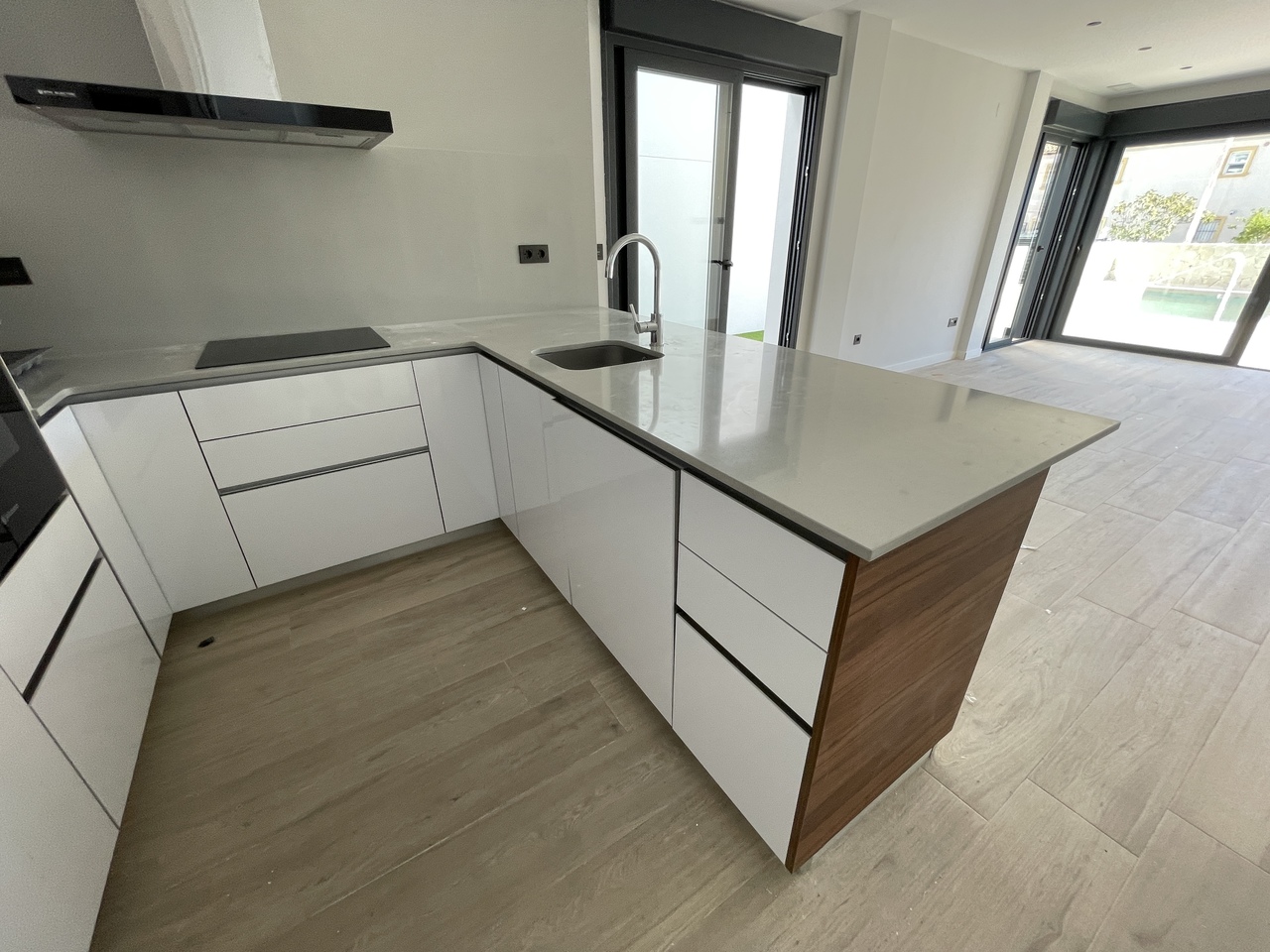4-Bedroom Apartment in Zona Pueblo, Pilar de la Horadada - Image 4