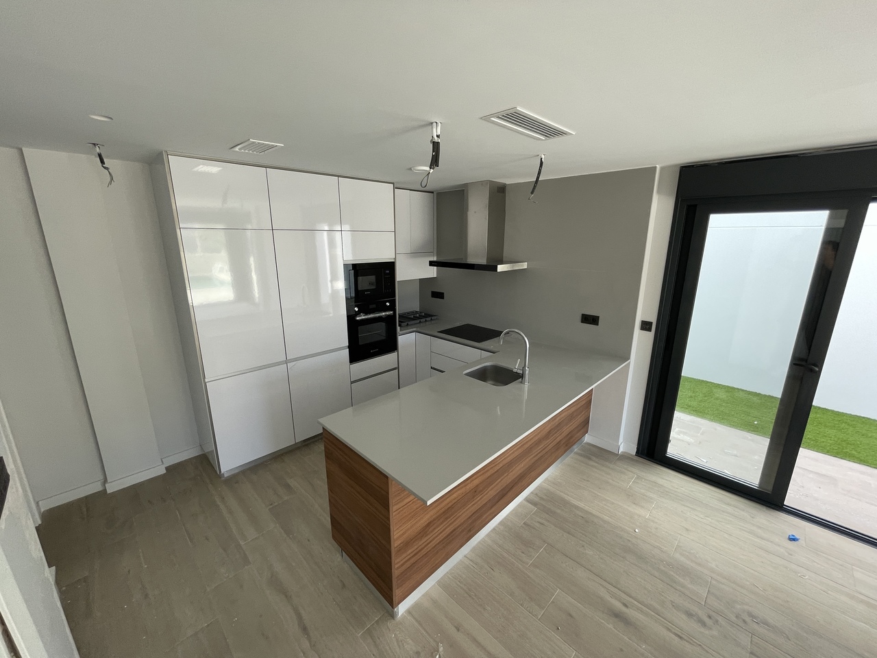 4-Bedroom Apartment in Zona Pueblo, Pilar de la Horadada - Image 6