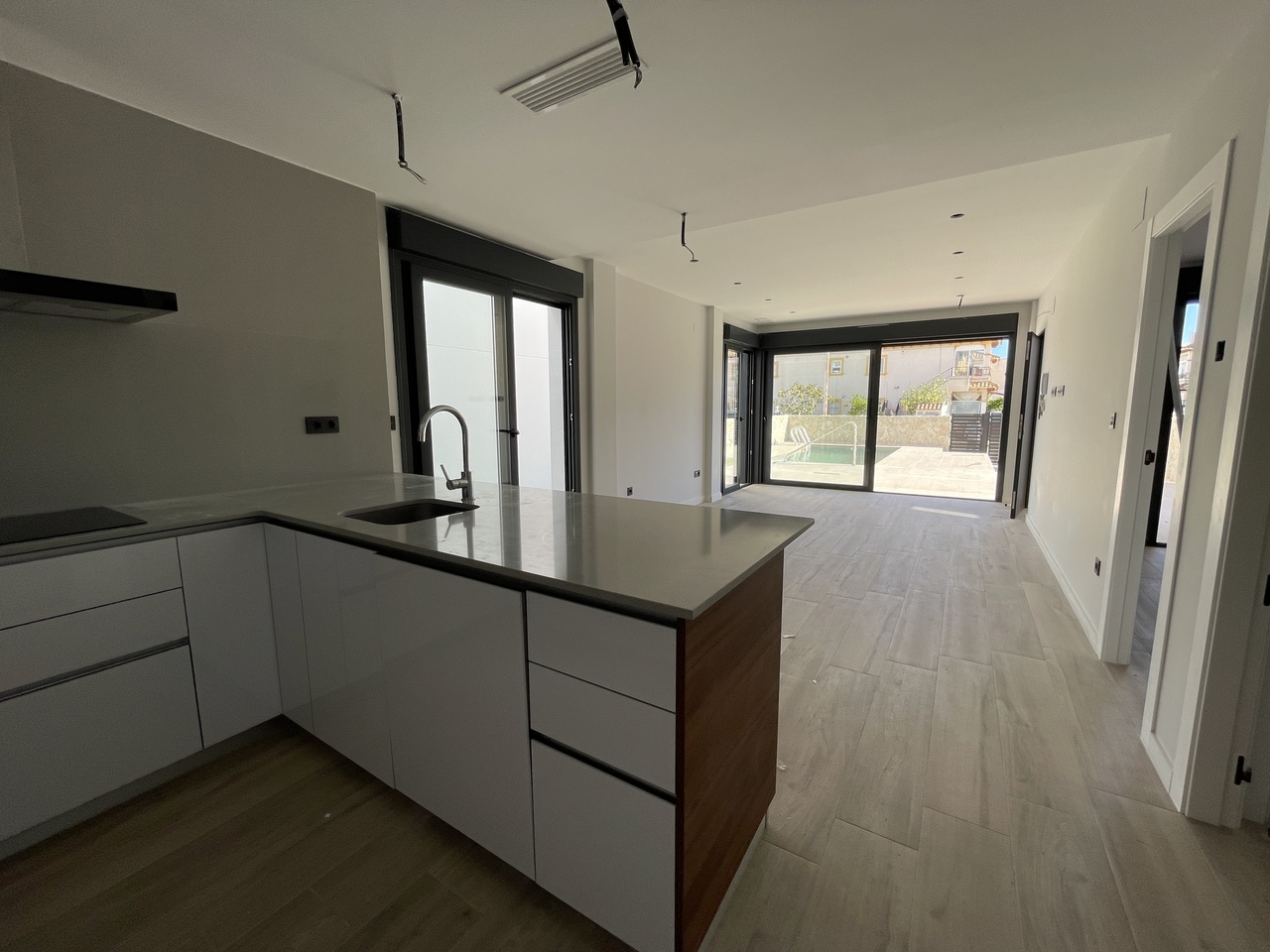 4-Bedroom Apartment in Zona Pueblo, Pilar de la Horadada - Image 8