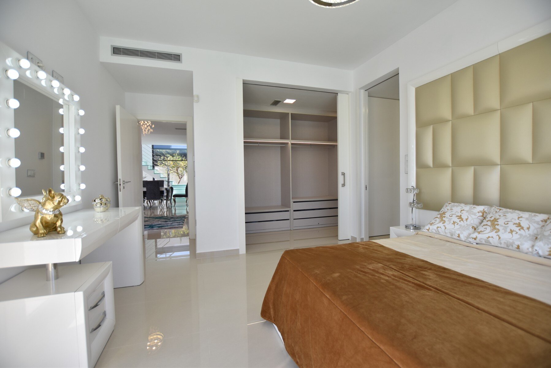 Villa met 5 Slaapkamers in Pueblo, San Miguel de Salinas - Image 32