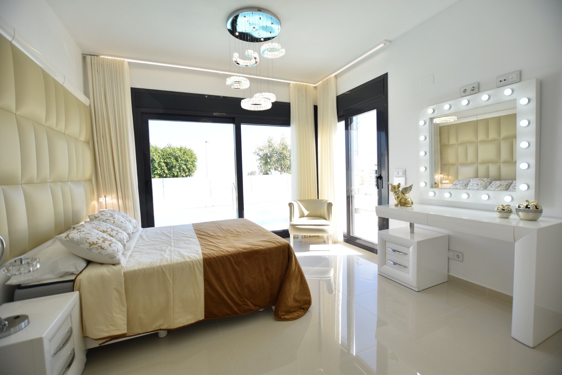 Villa met 5 Slaapkamers in Pueblo, San Miguel de Salinas - Image 33