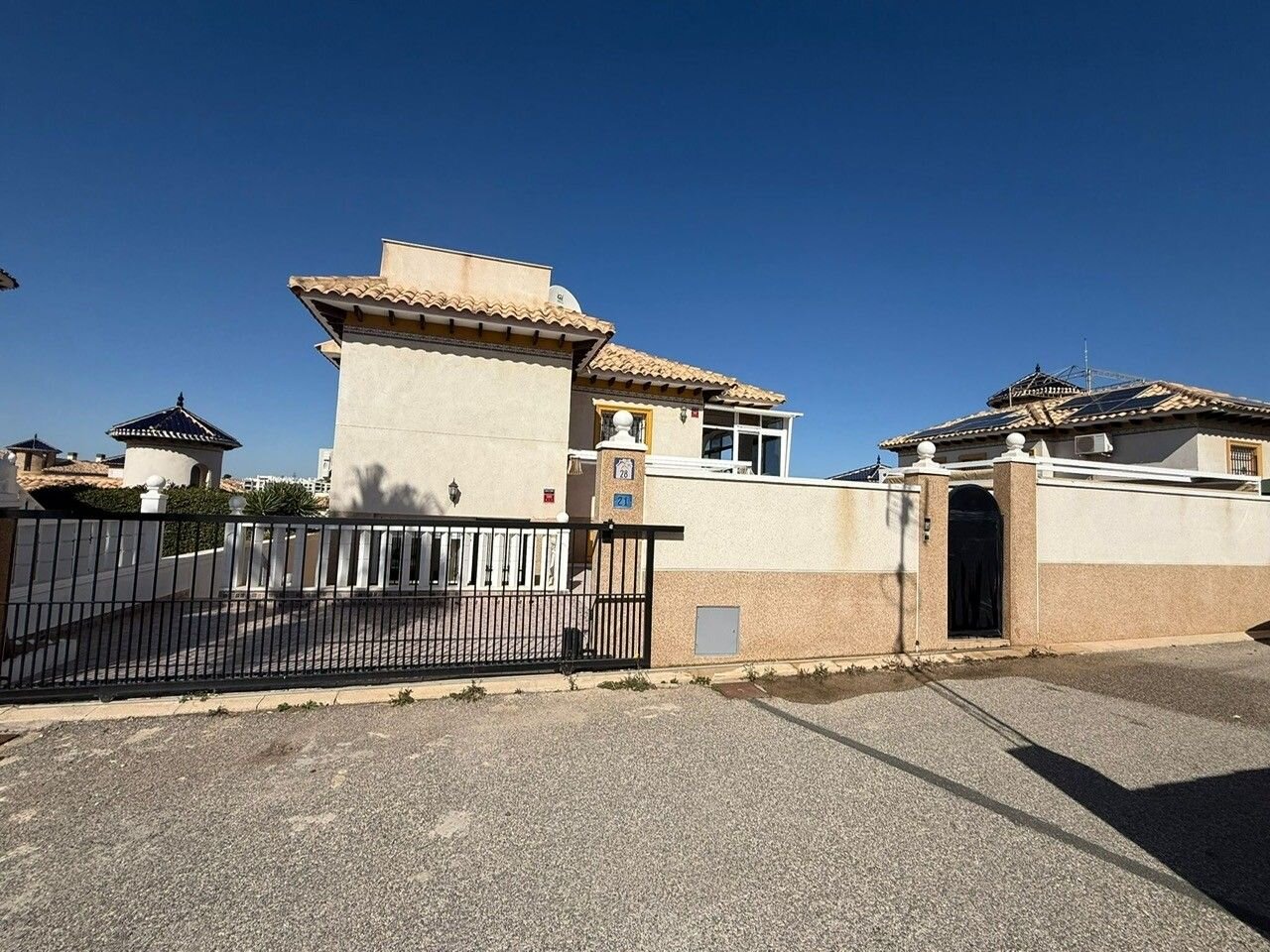 5-Bedroom Villa in Villamartin, Orihuela Costa - Image 2