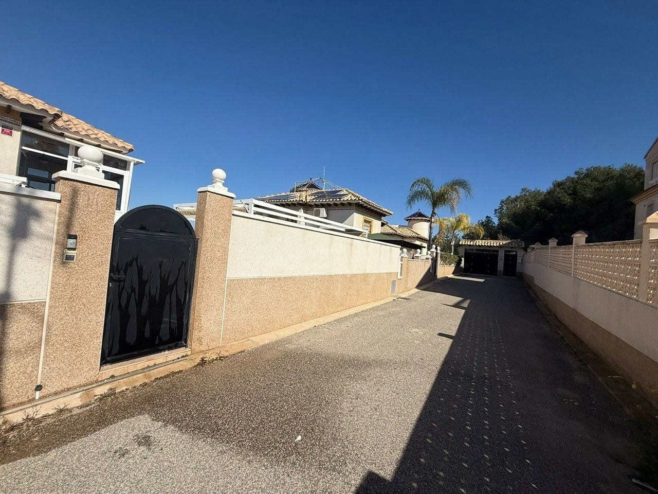5-Bedroom Villa in Villamartin, Orihuela Costa - Image 3
