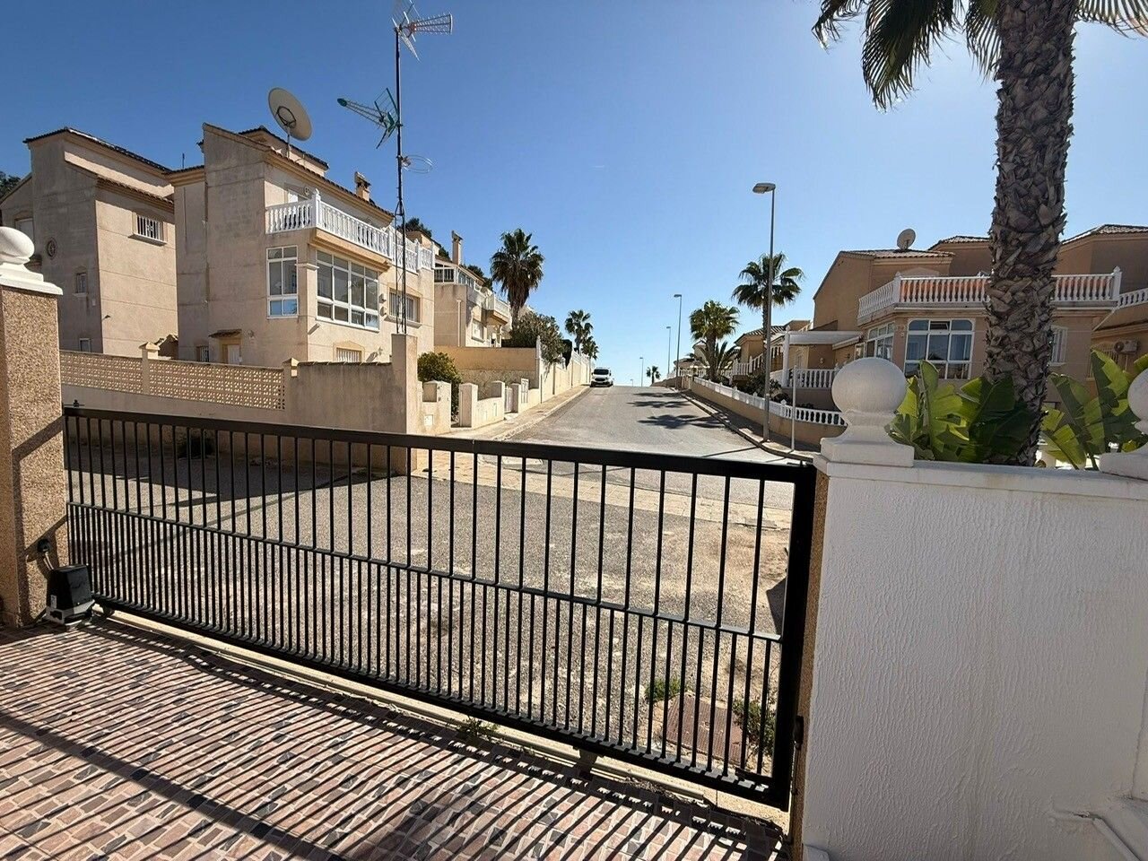 5-Bedroom Villa in Villamartin, Orihuela Costa - Image 4