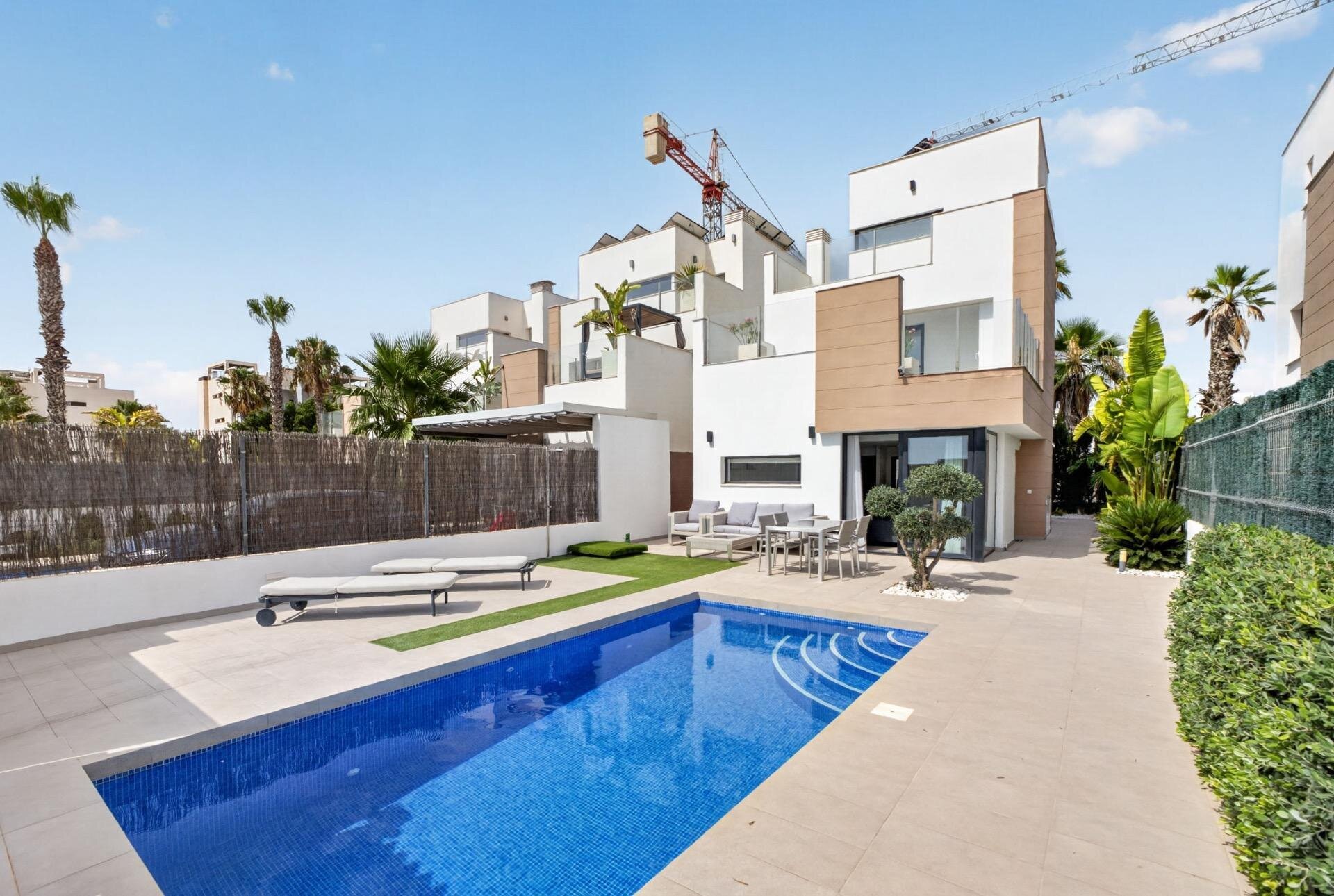 3-Bedroom Villa in El Raso, Guardamar del Segura - Image 1