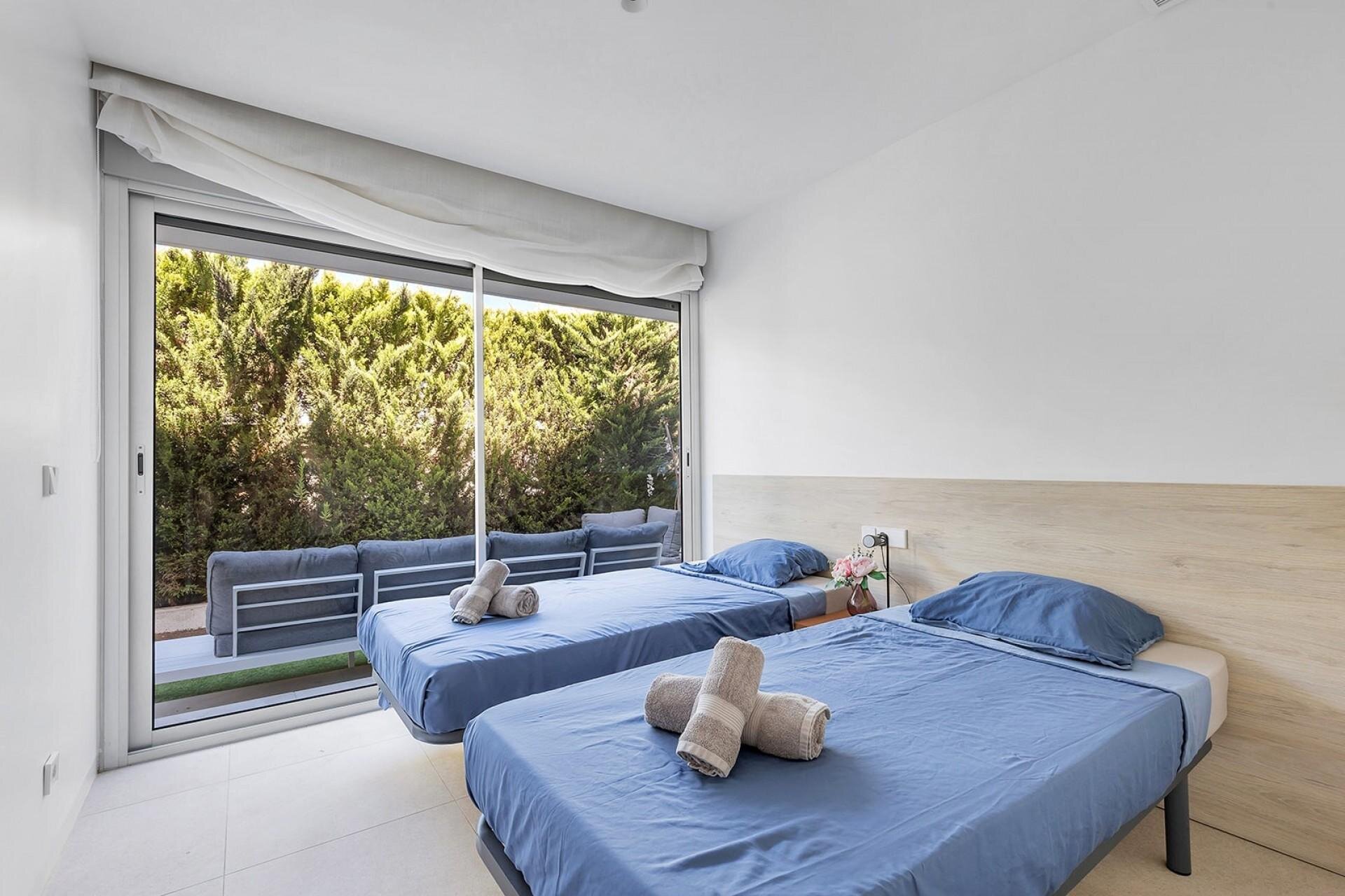 2-Bedroom Apartment in Los Balcones, Torrevieja - Image 9