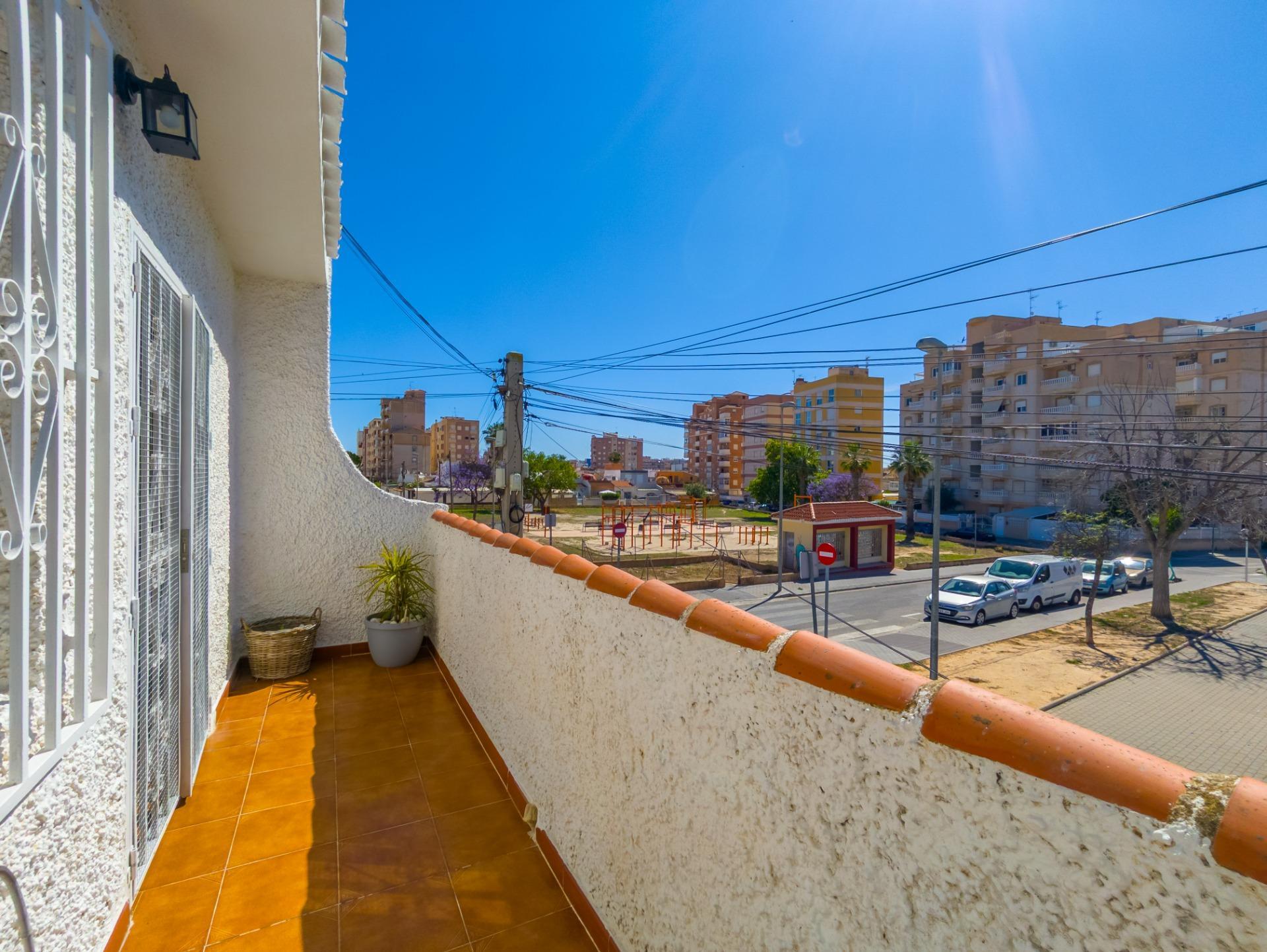 Huis met 3 Slaapkamers in Playa del Cura, Torrevieja - Image 10