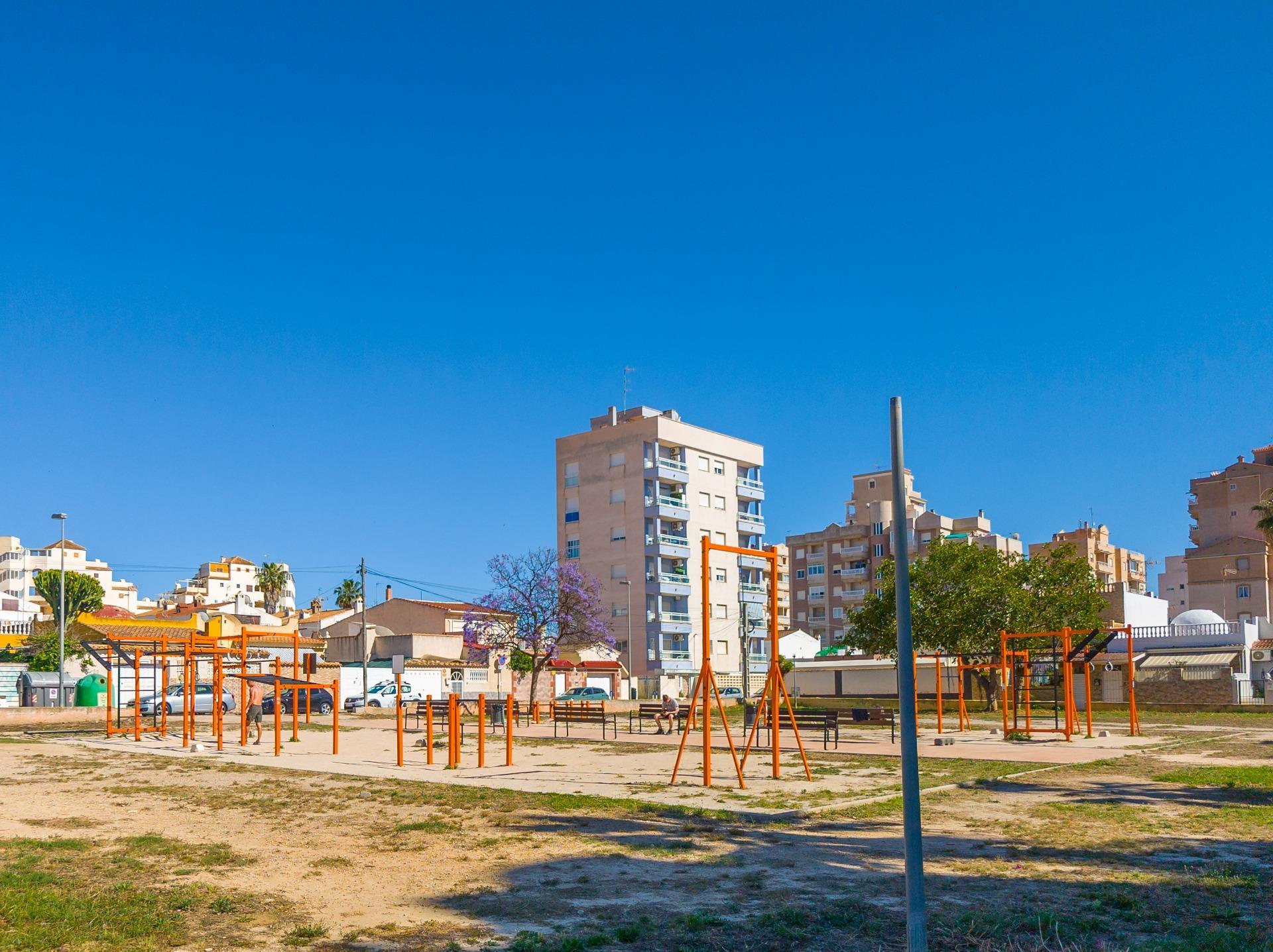 Huis met 3 Slaapkamers in Playa del Cura, Torrevieja - Image 32