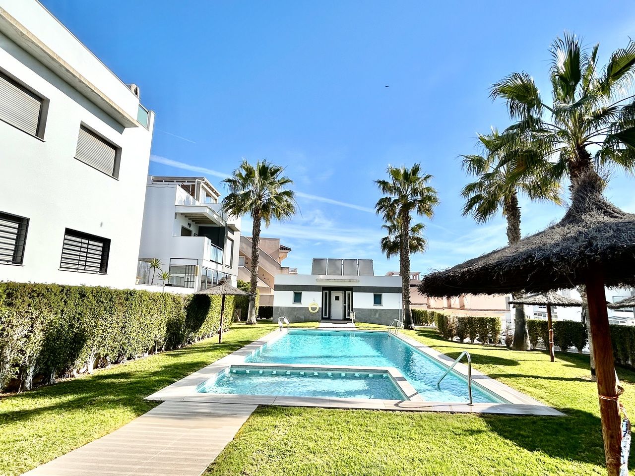 2-Bedroom Apartment in Rocio del Mar, Orihuela Costa - Image 36