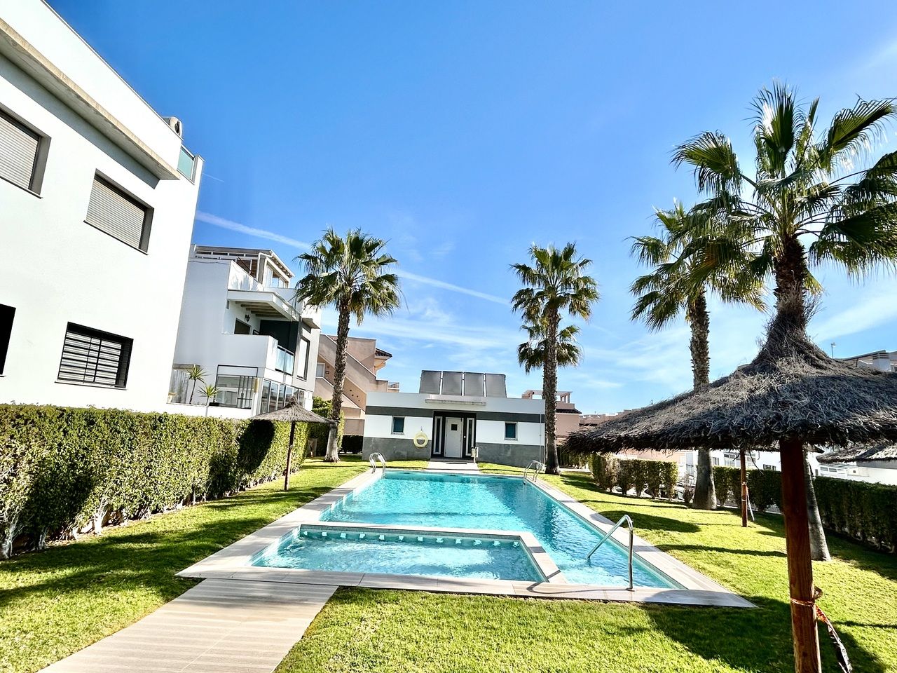 2-Bedroom Apartment in Rocio del Mar, Orihuela Costa - Image 39