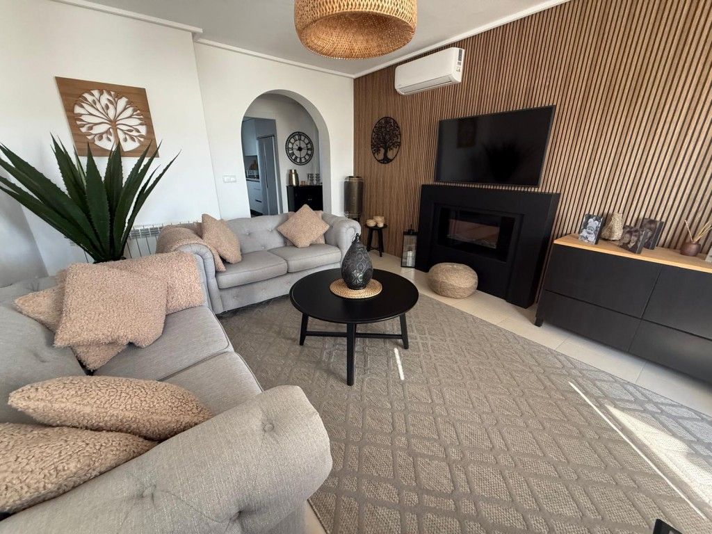 3-Bedroom Apartment in Sucina - Image 2