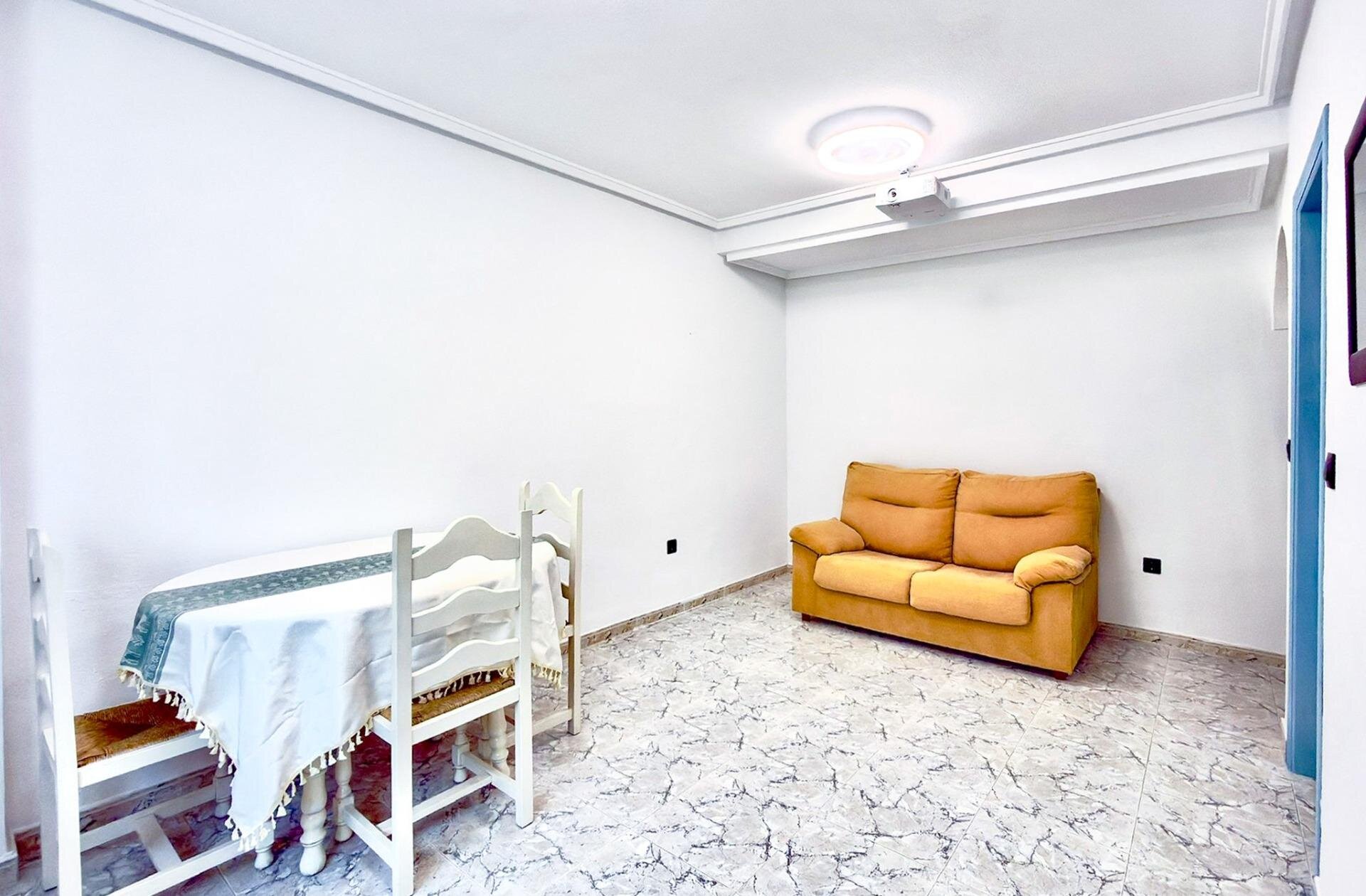 2-Bedroom Semi-detached house in Aguas Nuevas, Torrevieja - Image 11
