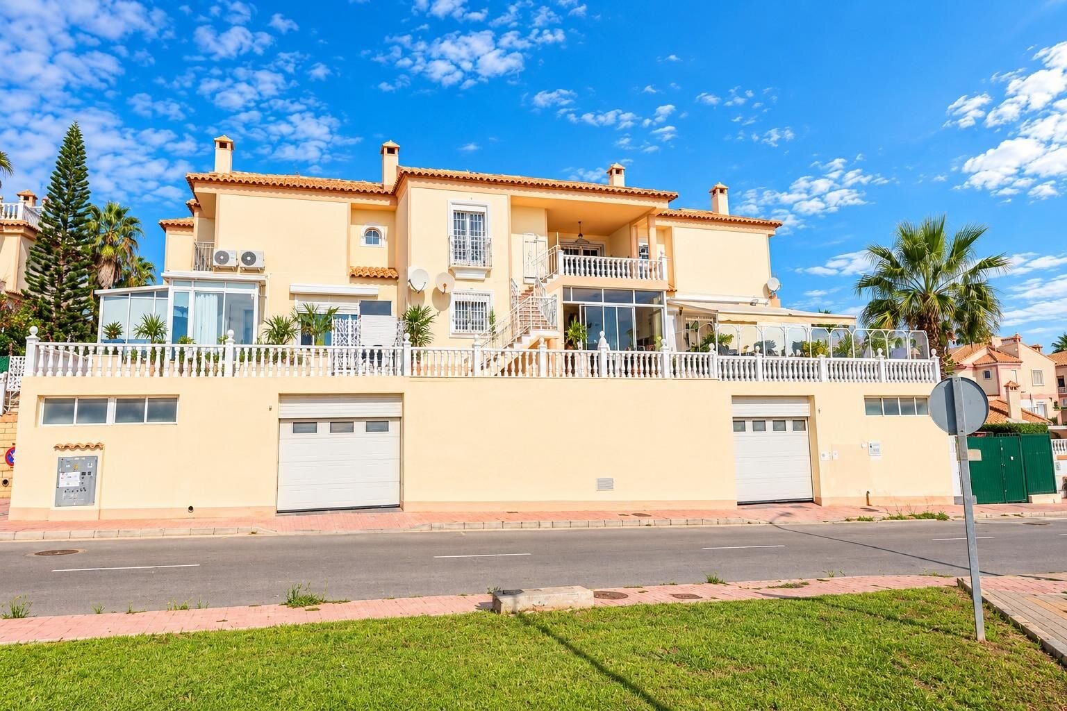 2-Bedroom Apartment in La Siesta, Torrevieja - Image 1