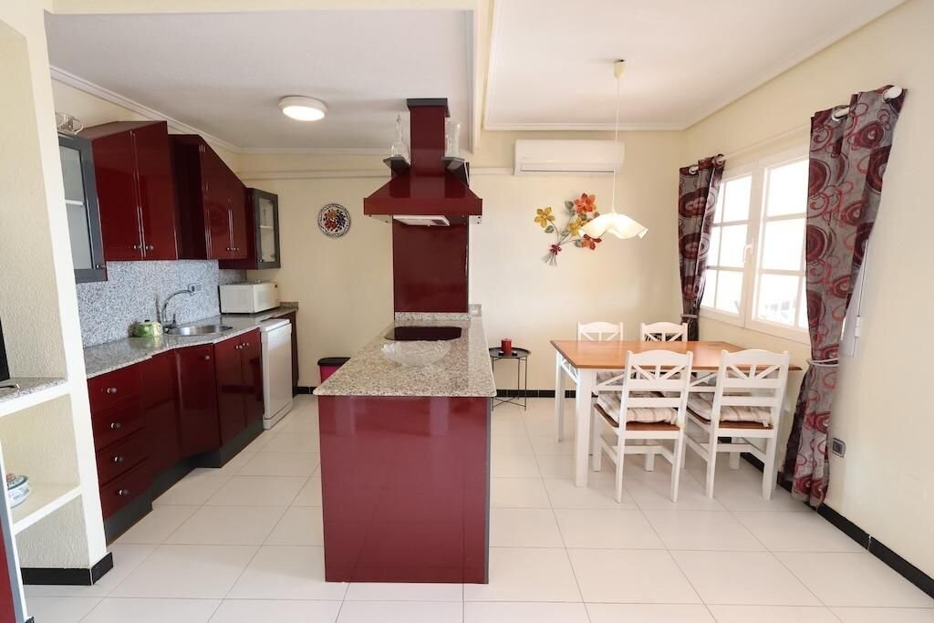 2-Bedroom Apartment in La Siesta, Torrevieja - Image 10