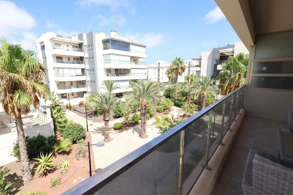 2-Bedroom Apartment in Los Dolses, Orihuela Costa - Image 18
