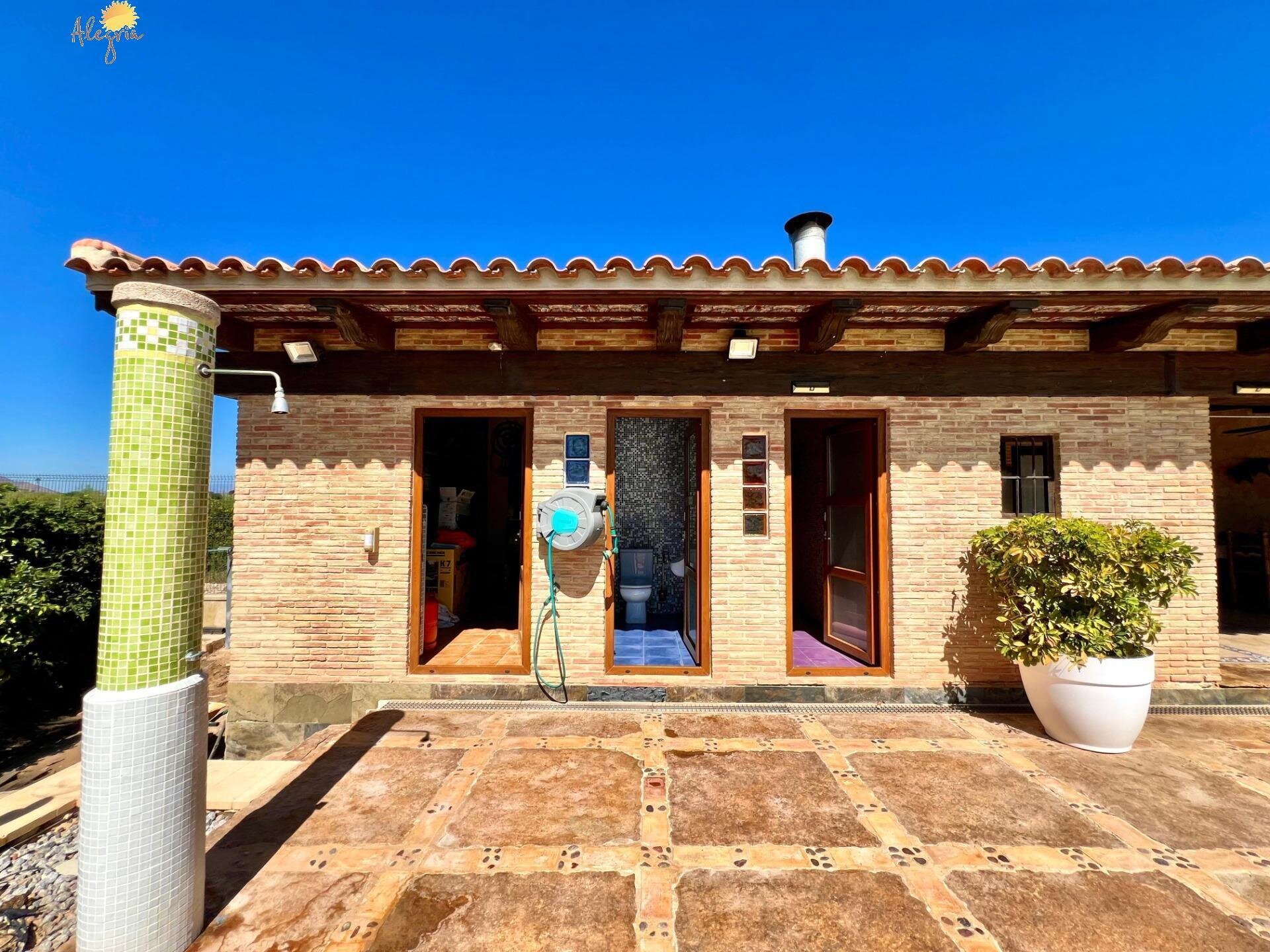 4-Bedroom Villa in Comunidad Valenciana, Almoradi - Image 10