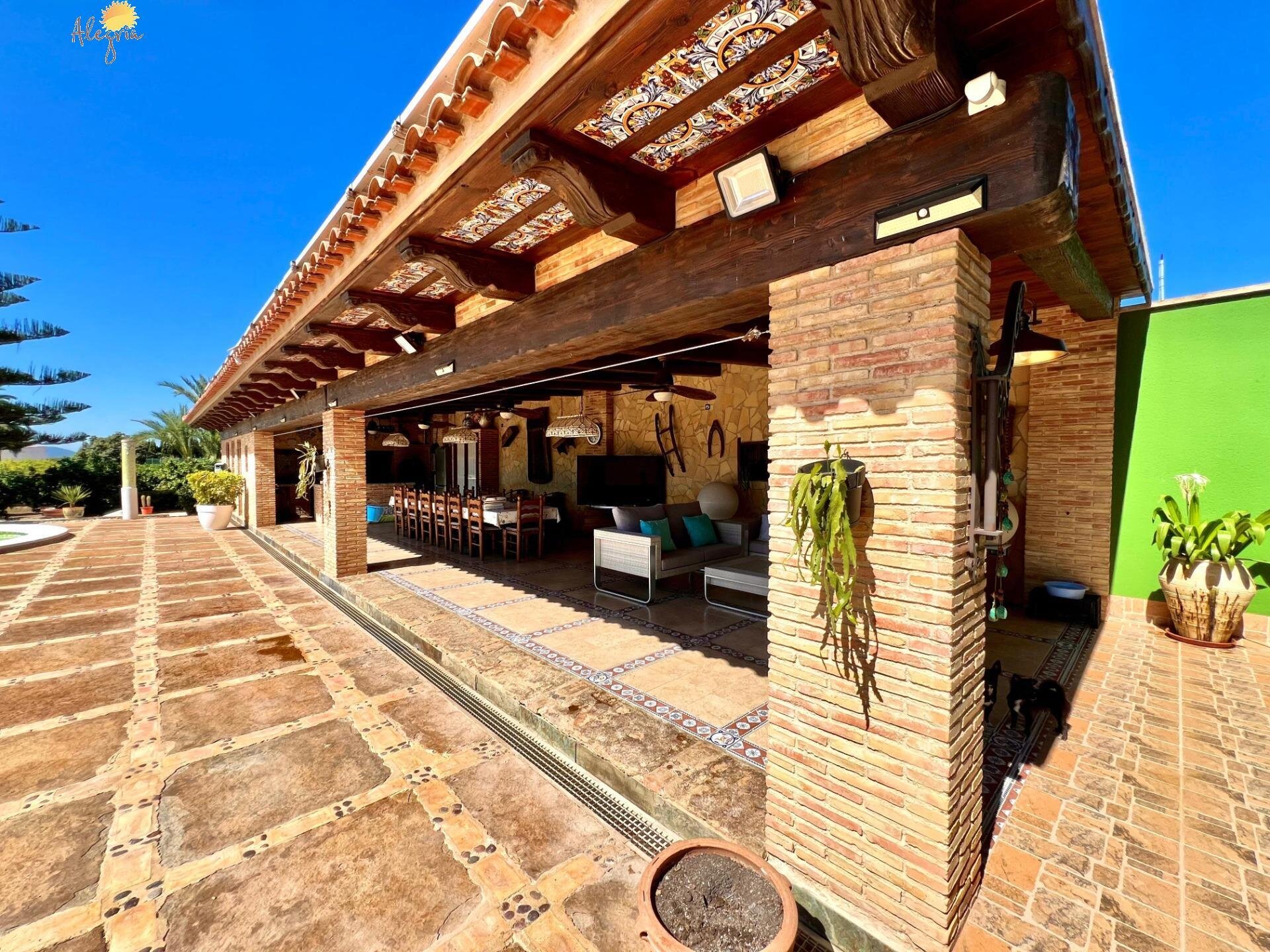 4-Bedroom Villa in Comunidad Valenciana, Almoradi - Image 12