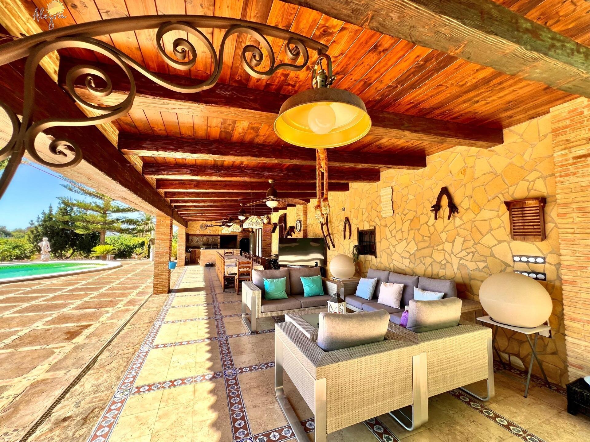 4-Bedroom Villa in Comunidad Valenciana, Almoradi - Image 13