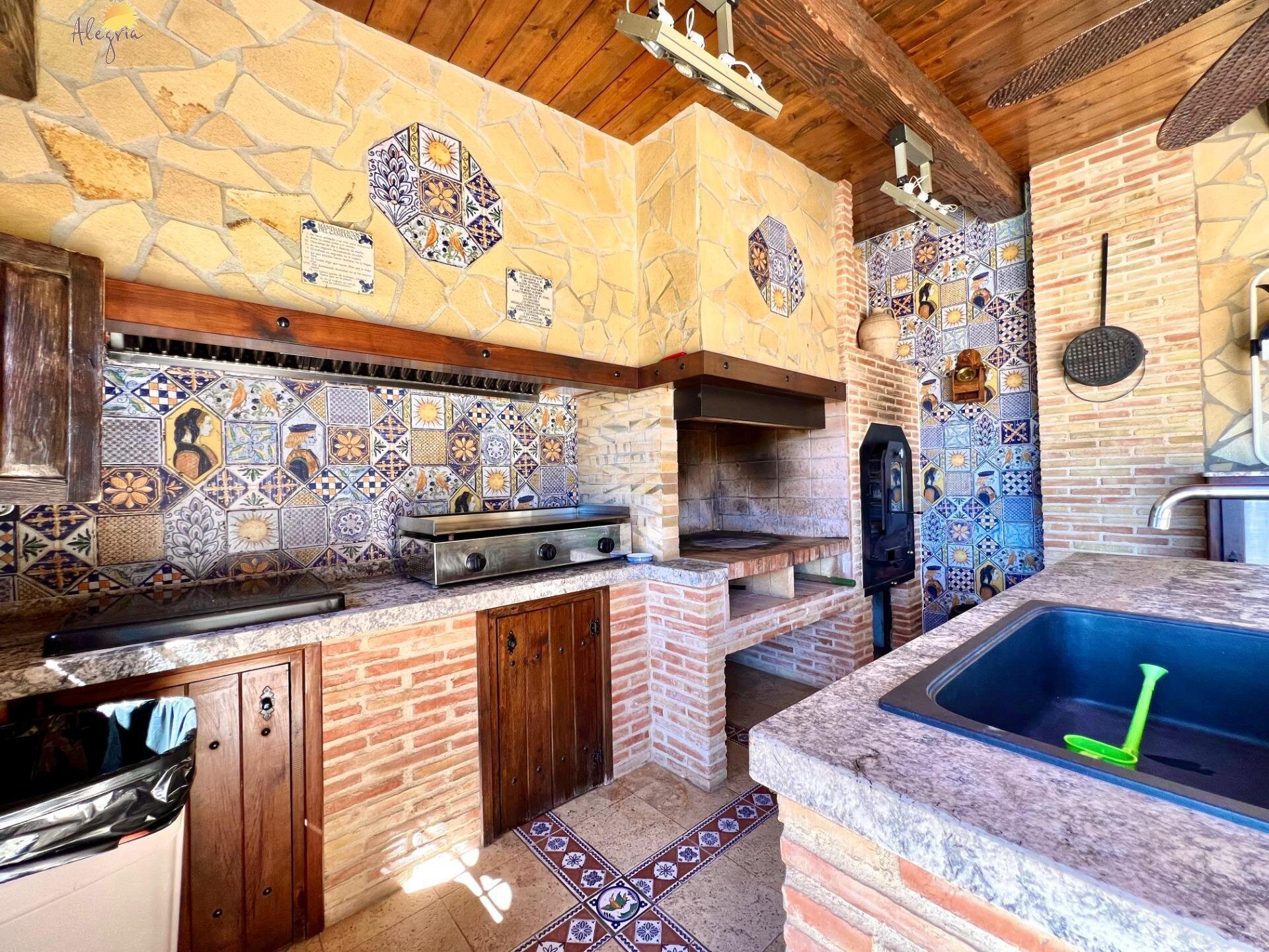 4-Bedroom Villa in Comunidad Valenciana, Almoradi - Image 19