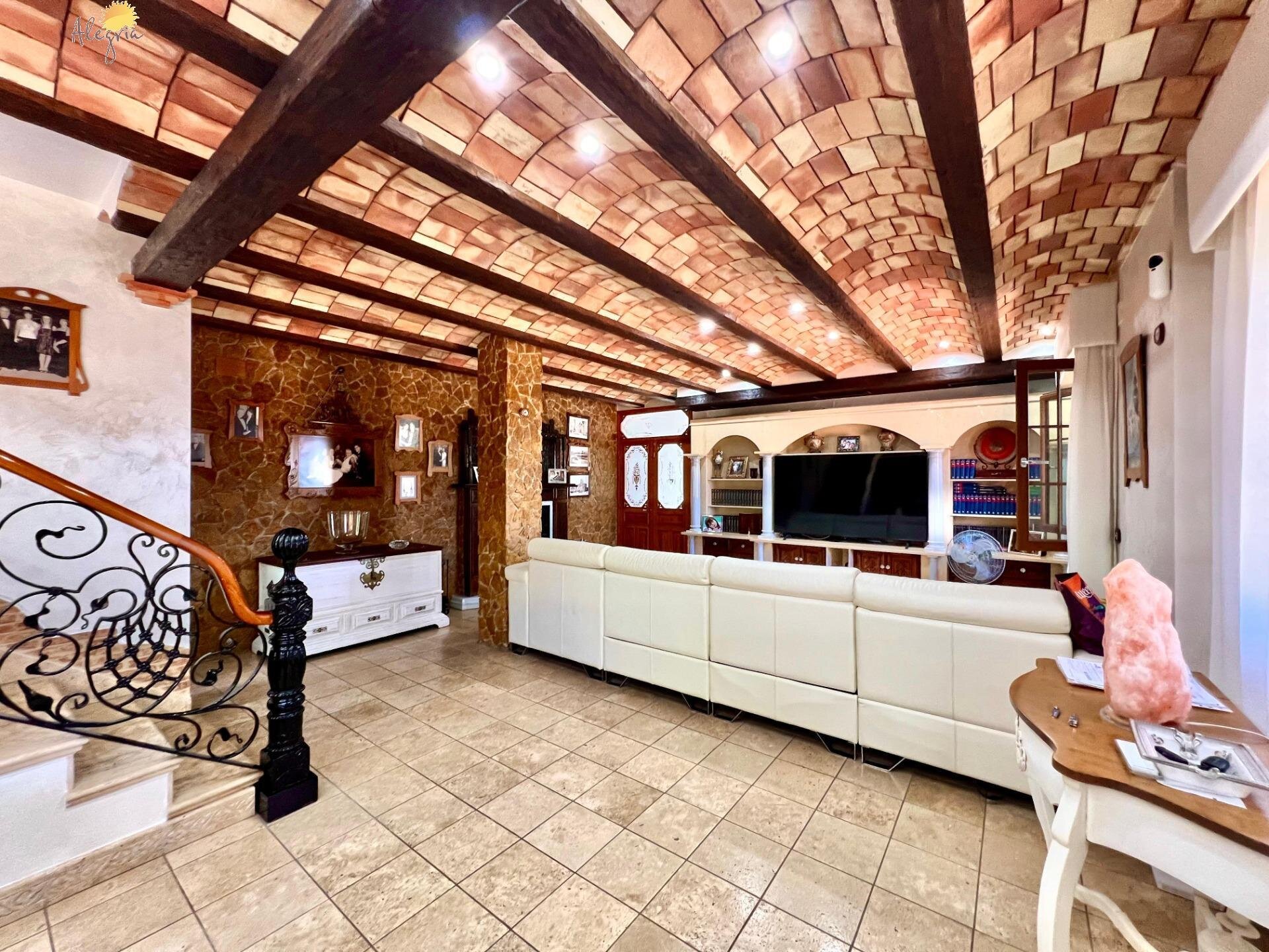 4-Bedroom Villa in Comunidad Valenciana, Almoradi - Image 26