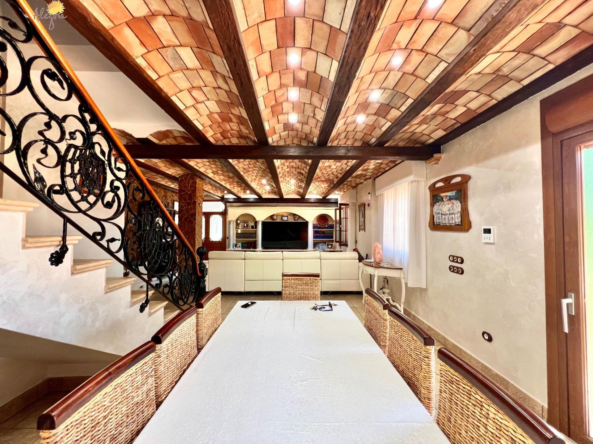 4-Bedroom Villa in Comunidad Valenciana, Almoradi - Image 27