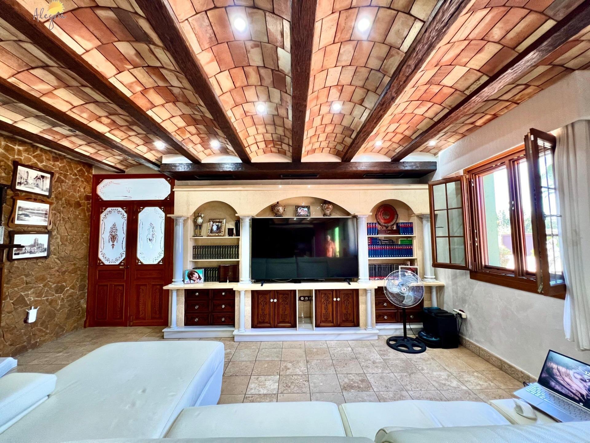 4-Bedroom Villa in Comunidad Valenciana, Almoradi - Image 28