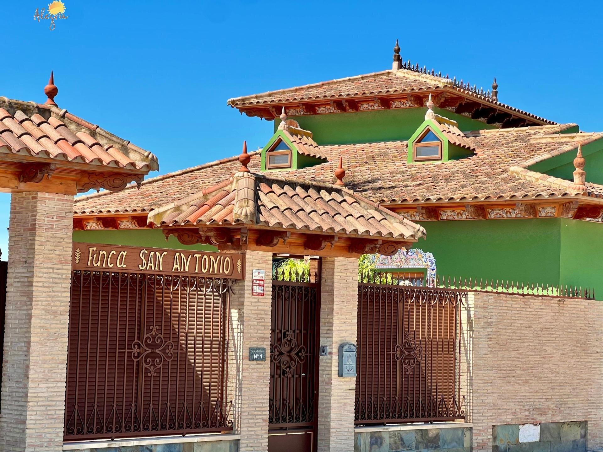 4-Bedroom Villa in Comunidad Valenciana, Almoradi - Image 3