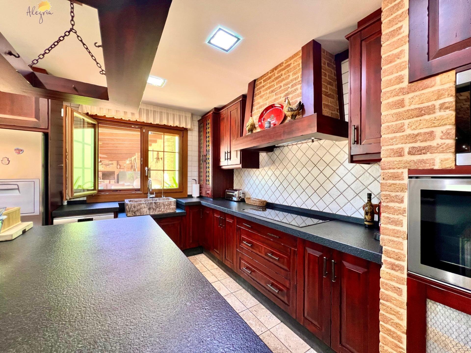 4-Bedroom Villa in Comunidad Valenciana, Almoradi - Image 40