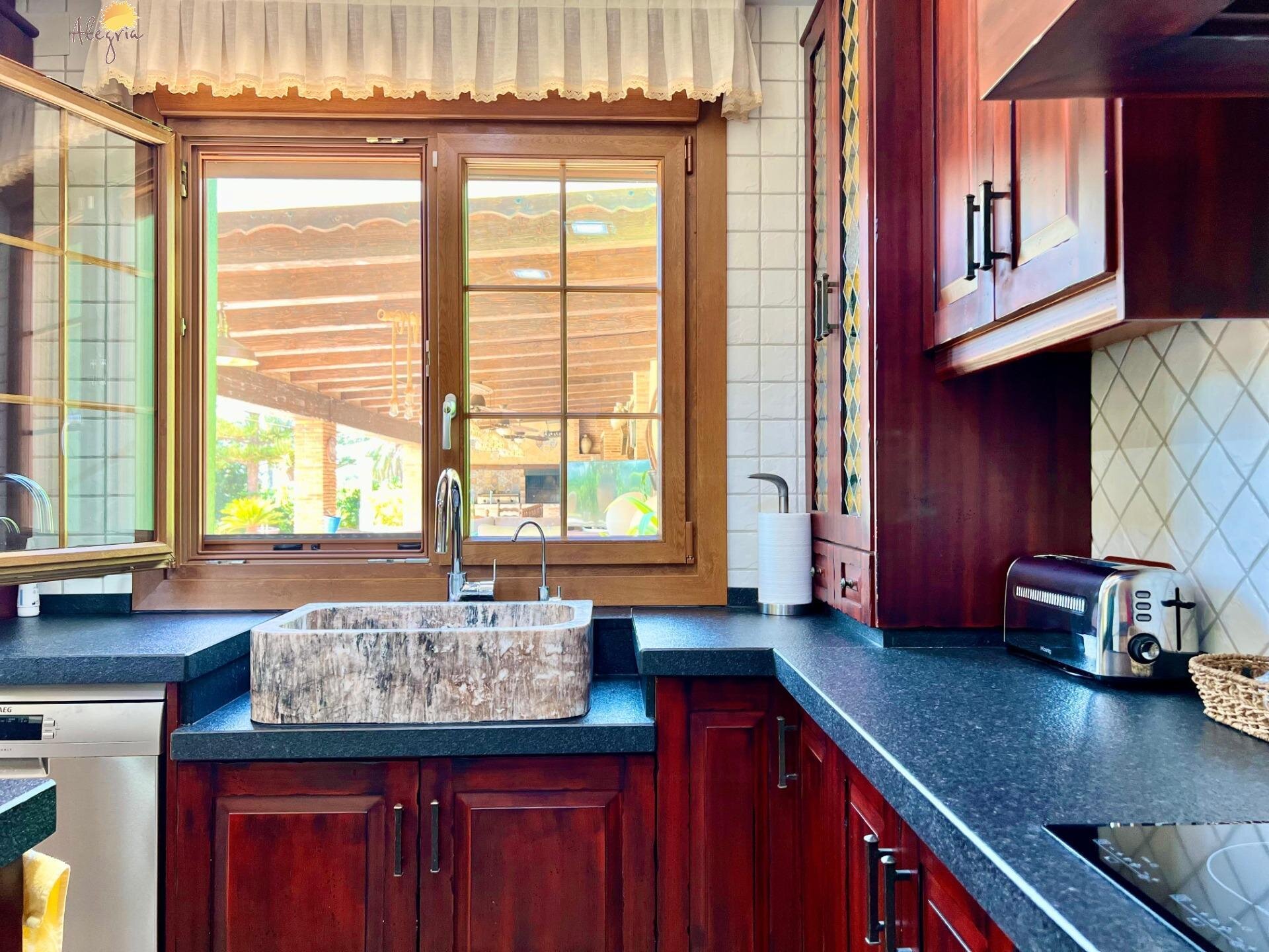 4-Bedroom Villa in Comunidad Valenciana, Almoradi - Image 42