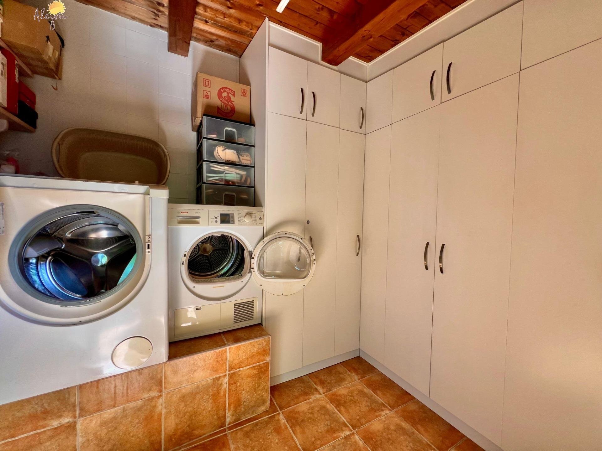 4-Bedroom Villa in Comunidad Valenciana, Almoradi - Image 49
