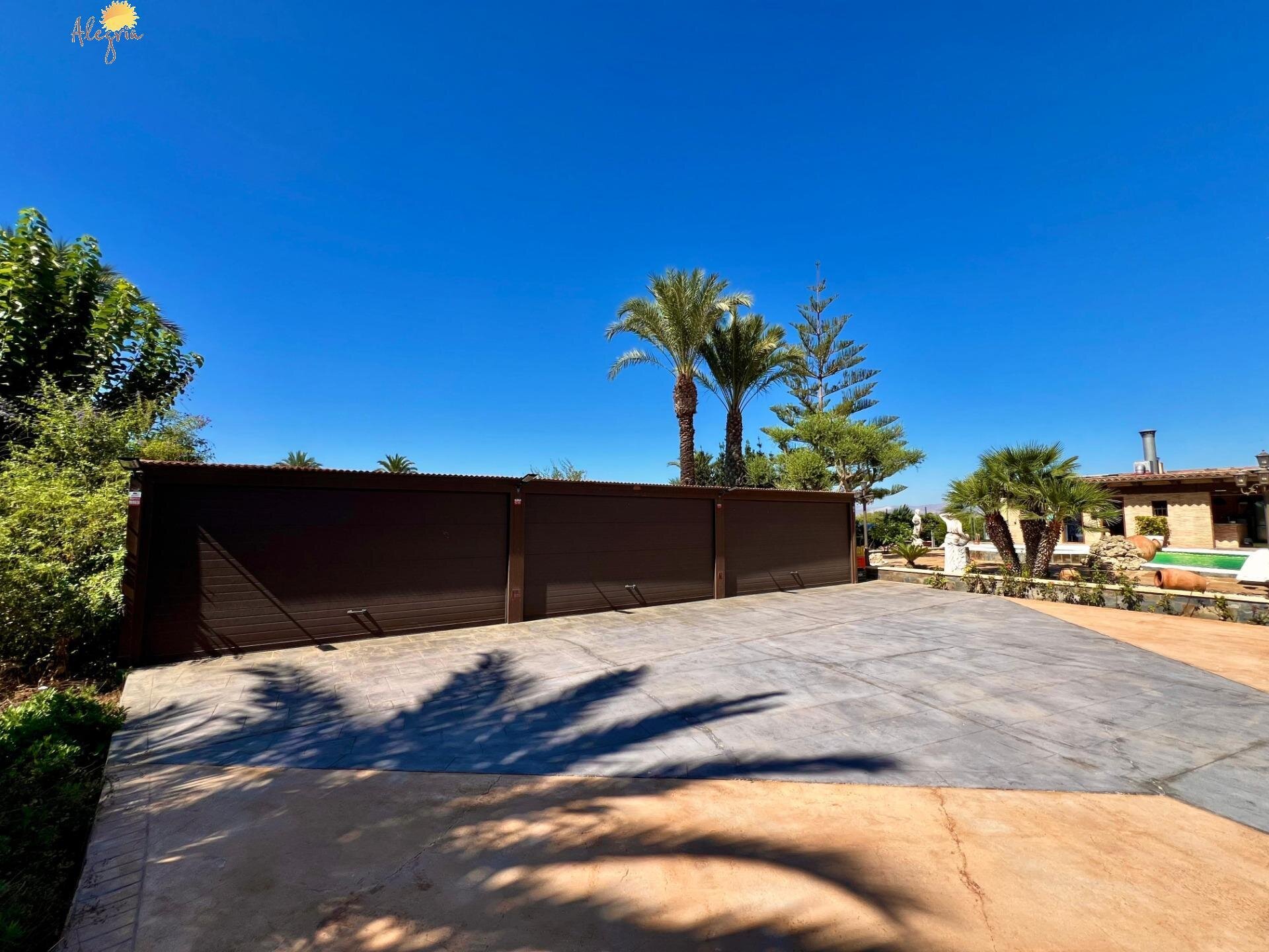4-Bedroom Villa in Comunidad Valenciana, Almoradi - Image 5