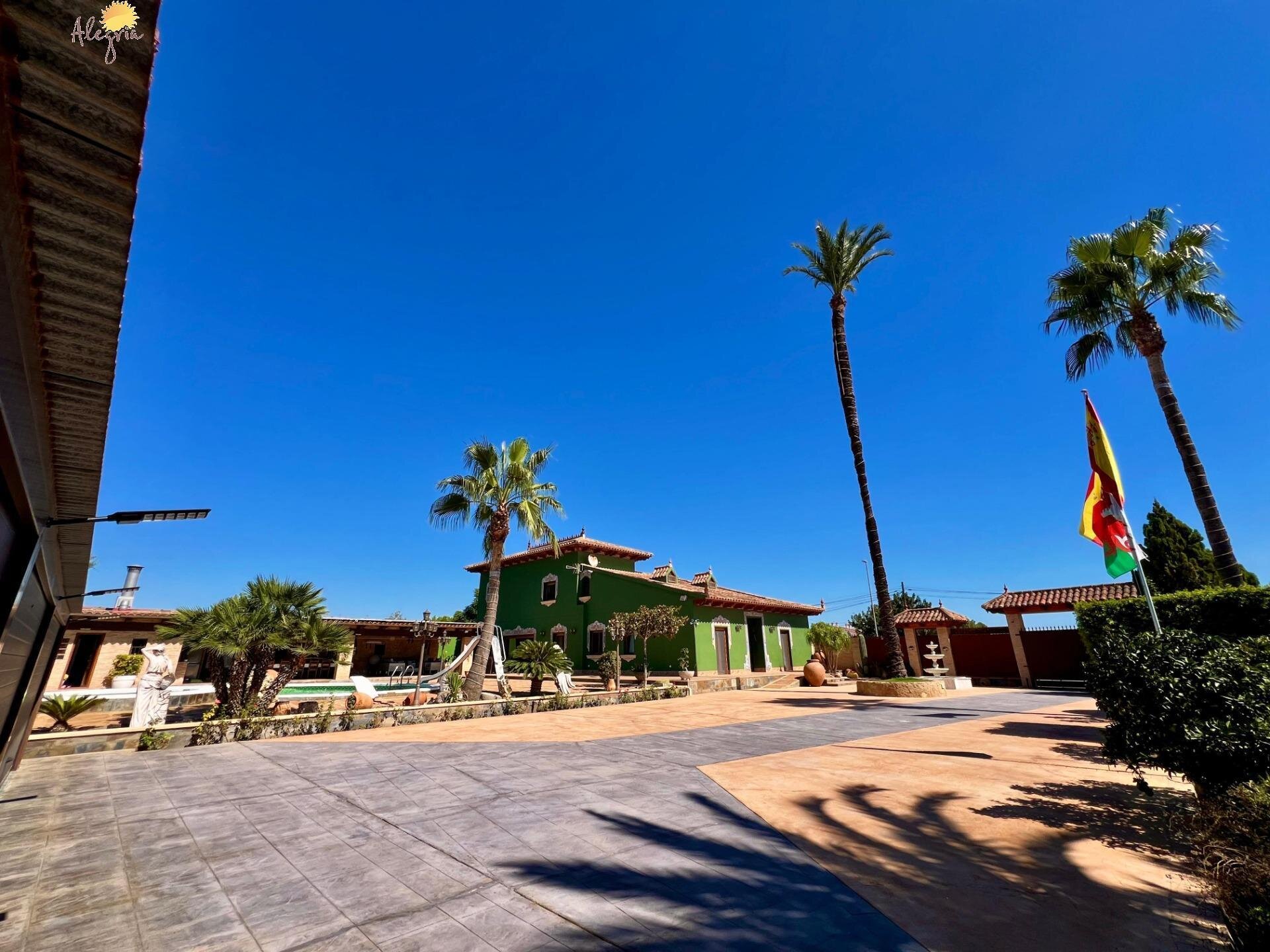 4-Bedroom Villa in Comunidad Valenciana, Almoradi - Image 6