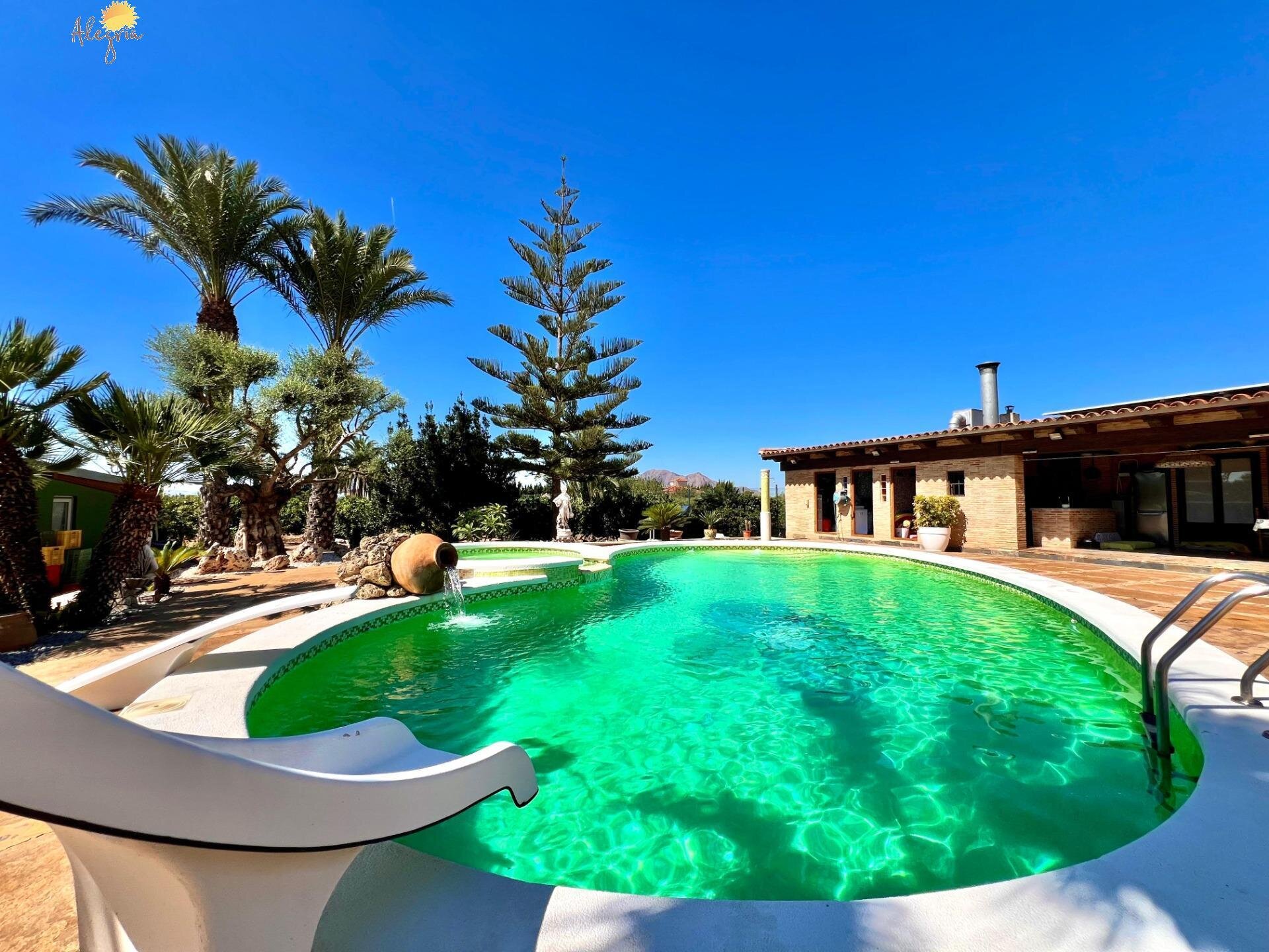 4-Bedroom Villa in Comunidad Valenciana, Almoradi - Image 8