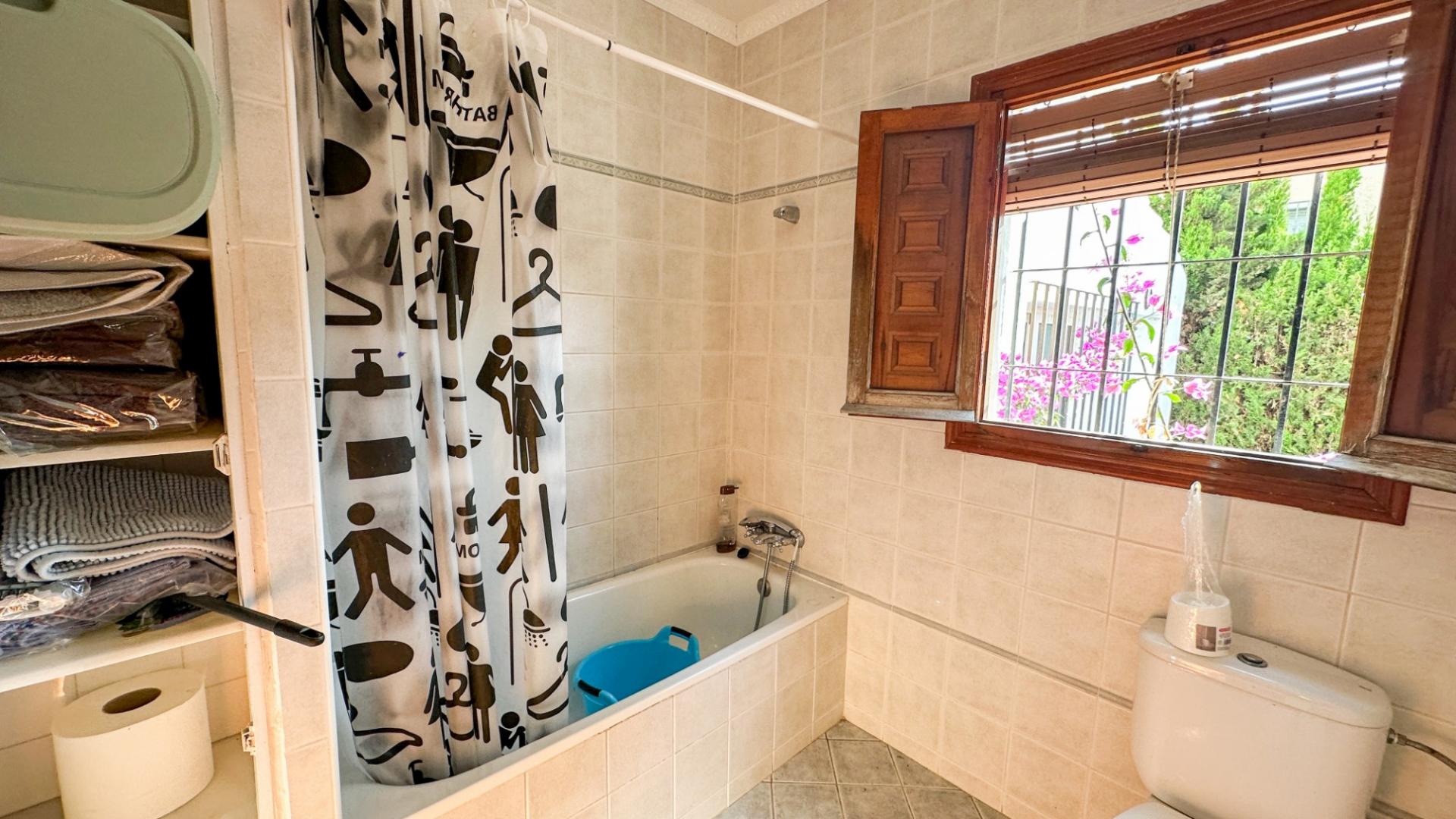 4-Bedroom Villa in Costa Blanca, Cabo Roig - Image 32